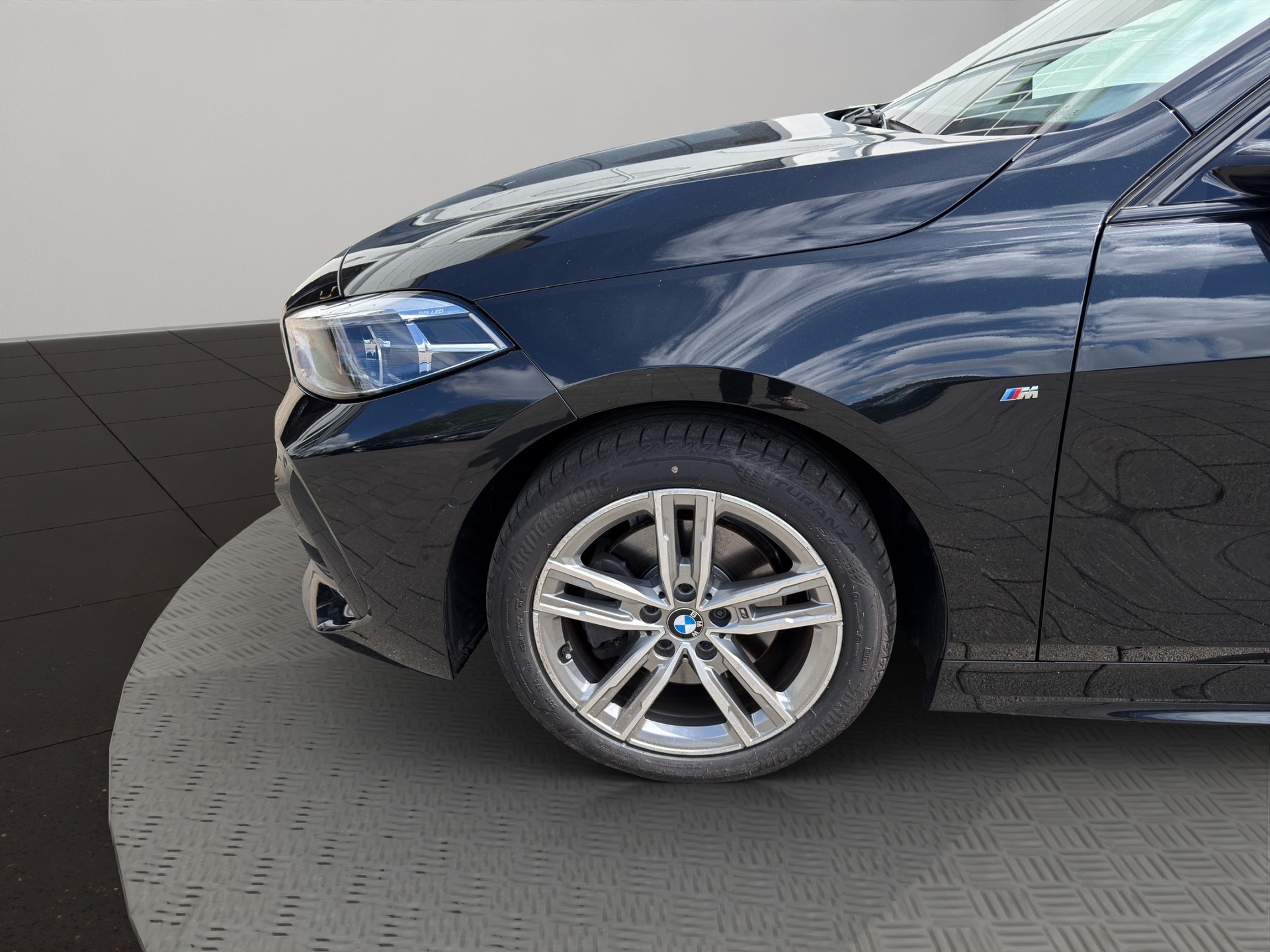 BMW 118i Pure M Sport Steptronic-image-8