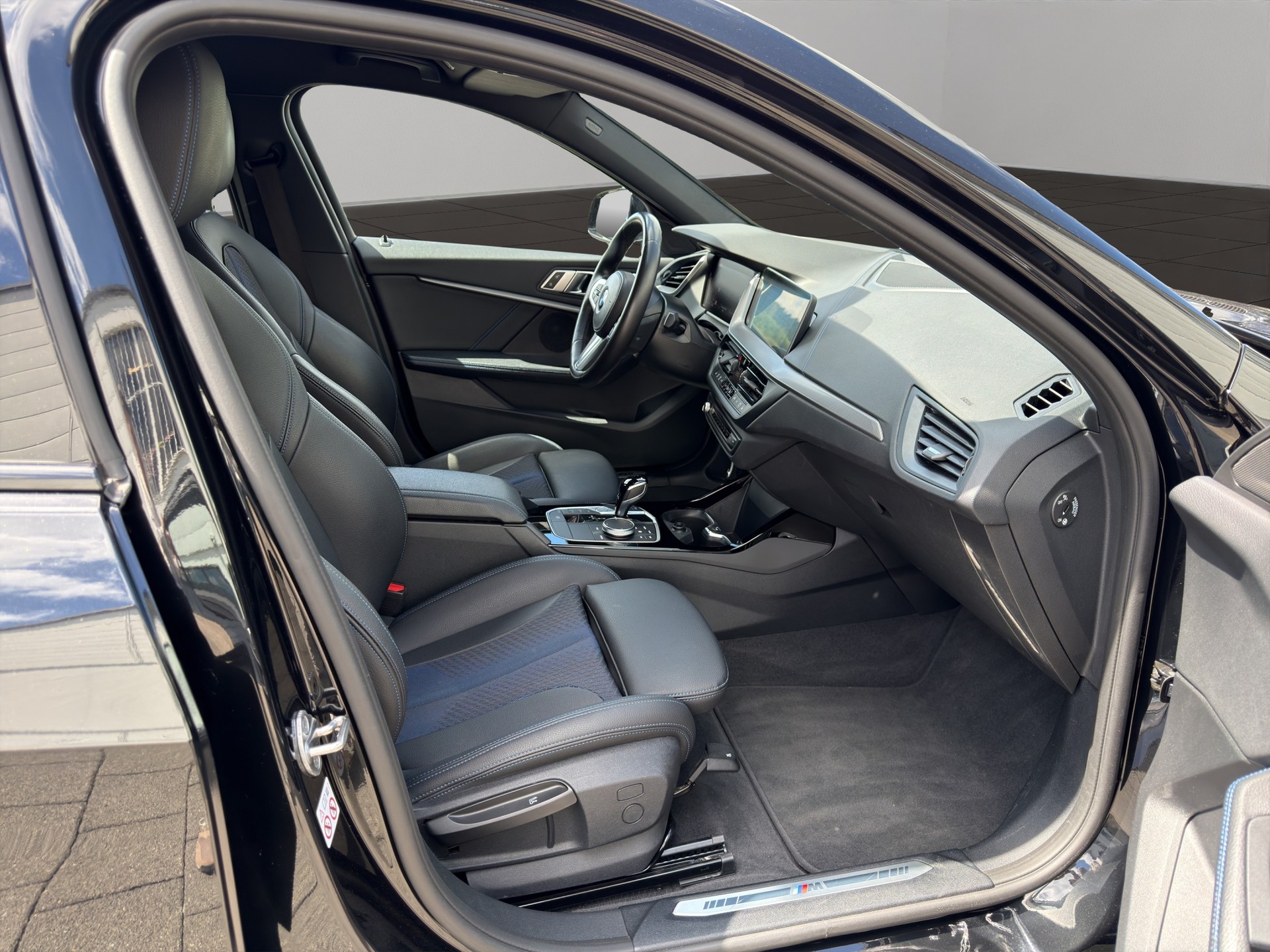 BMW 118i Pure M Sport Steptronic-image-18