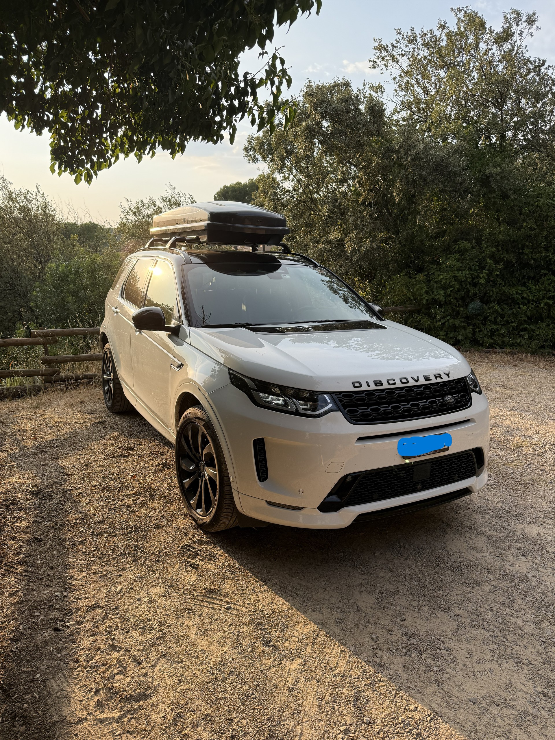 LAND ROVER 2.0 Si4 R-Dynamic-image-4