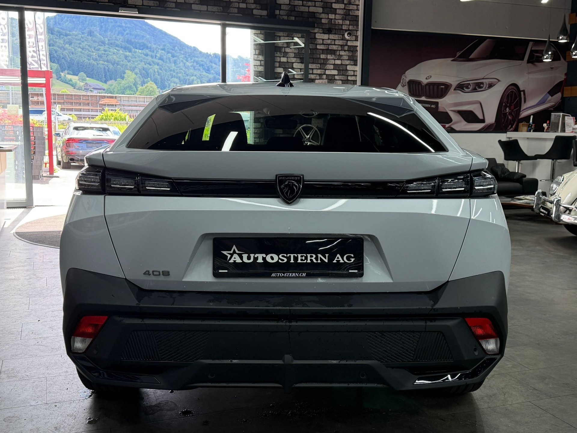 PEUGEOT 408 1.2 HEV 145 Allure-showroom-element-3