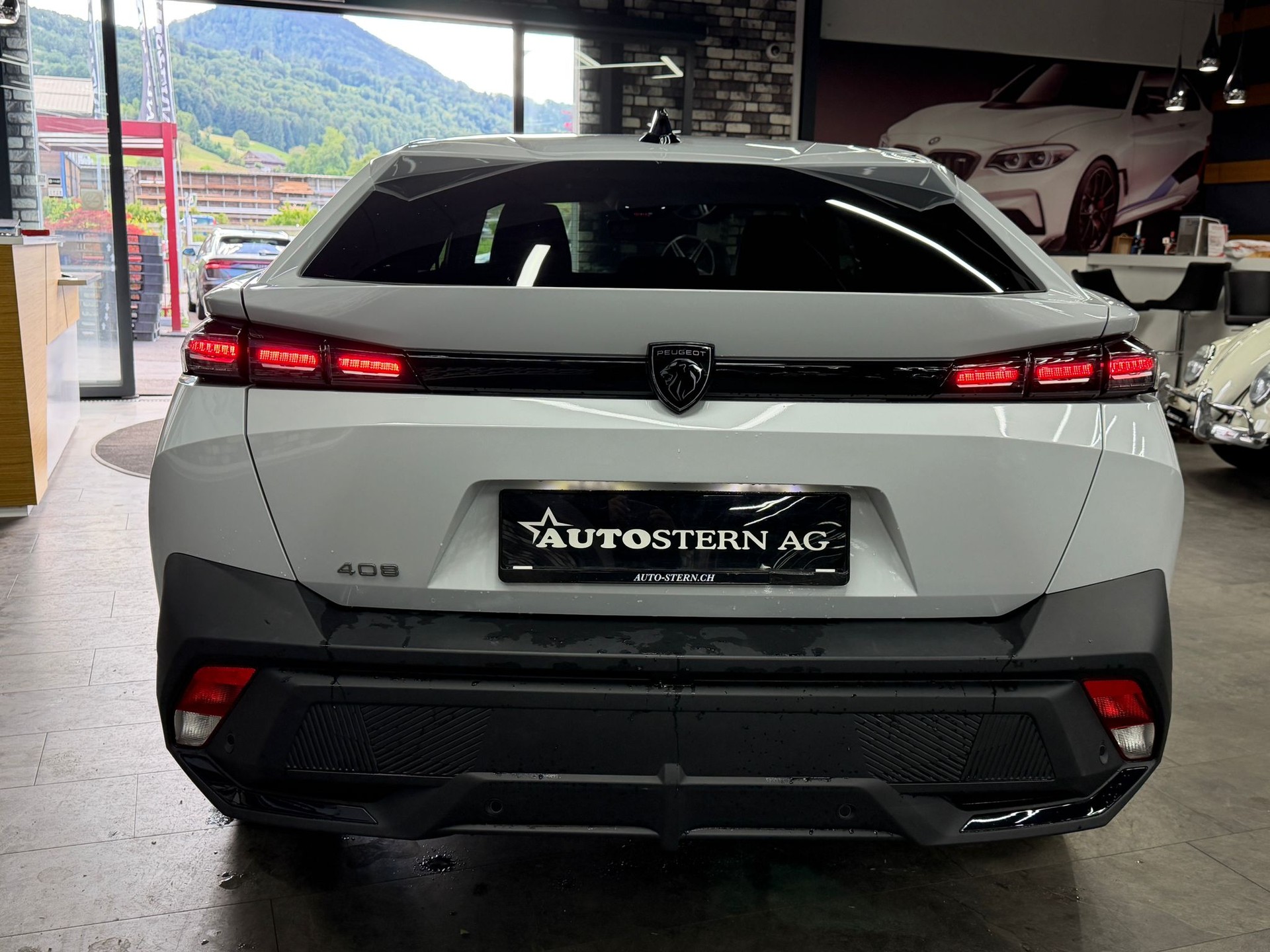 PEUGEOT 408 1.2 HEV 145 Allure-image-5