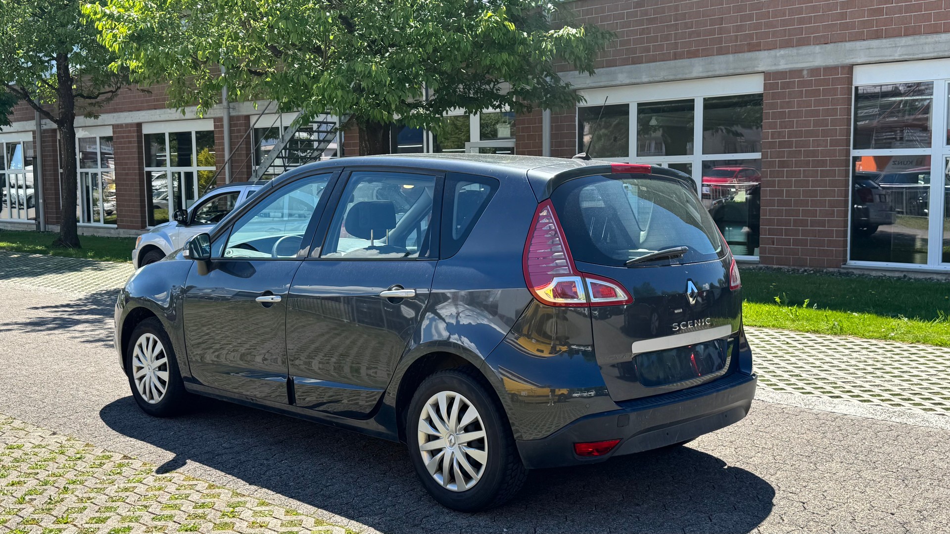 RENAULT Scénic 2.0 16V Dynamique X-Tronic CVT-image-4