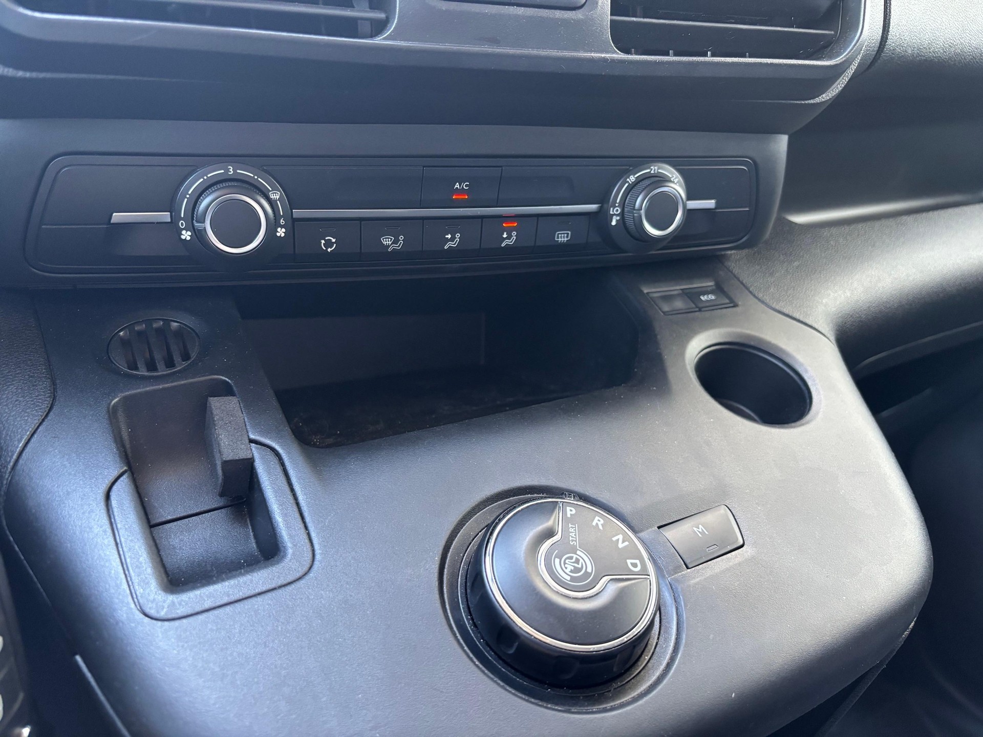 PEUGEOT Partner Kaw. 1000 Standard 1.2 PureTech 130 Premium S/S-image-10