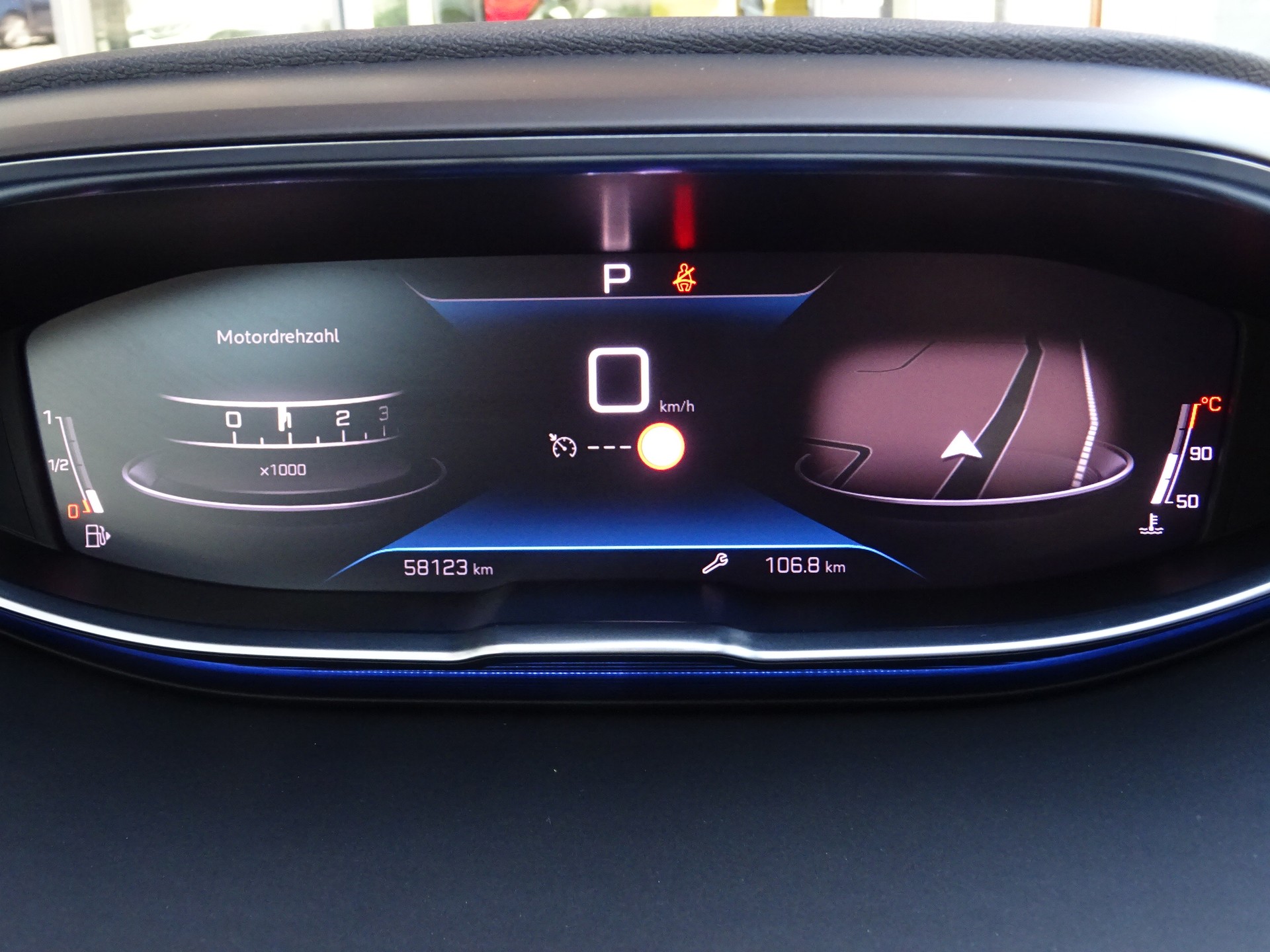 PEUGEOT 5008 1.2 Pure Tech Allure Pack EAT8-image-10