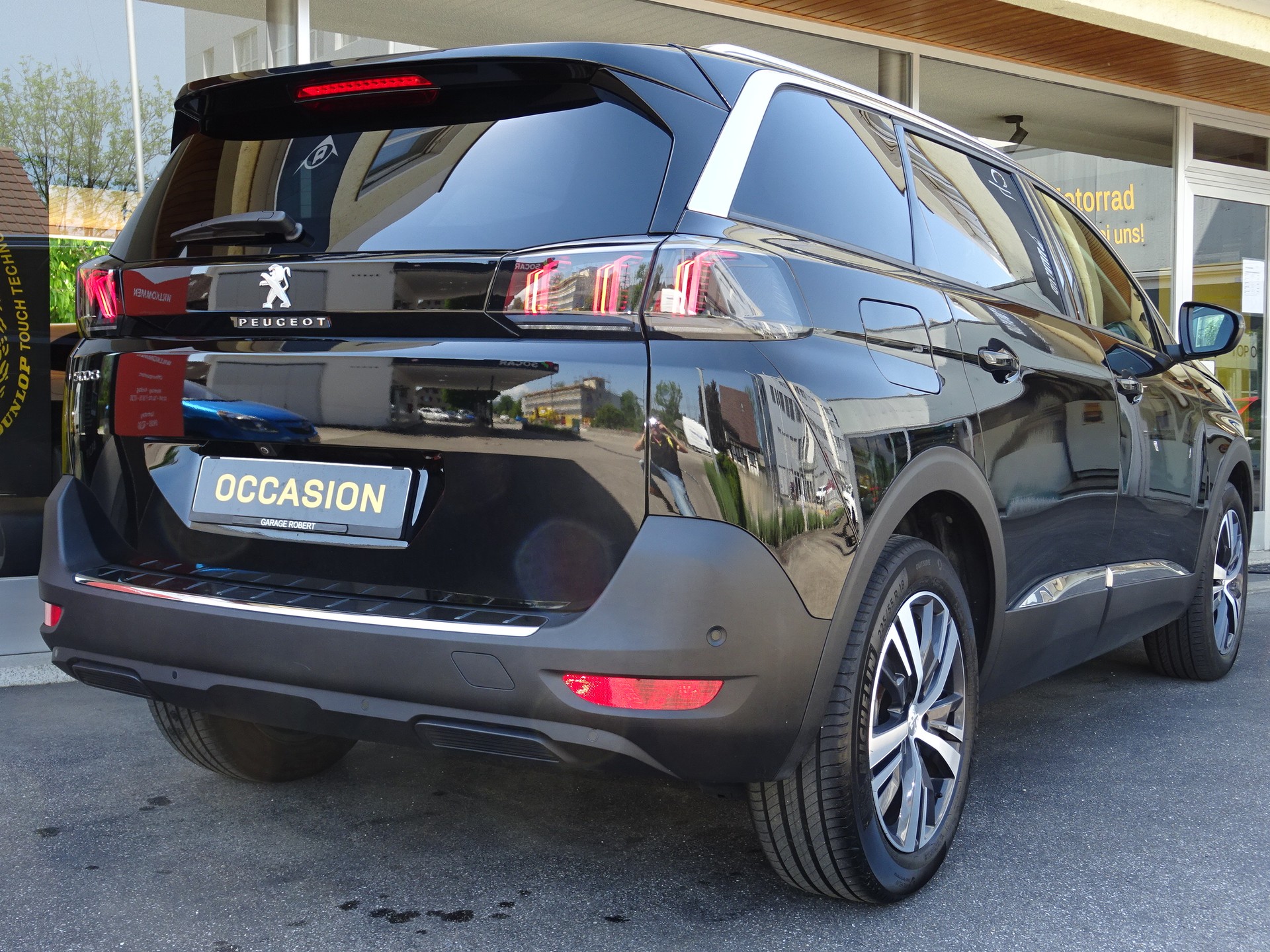 PEUGEOT 5008 1.2 Pure Tech Allure Pack EAT8-image-2