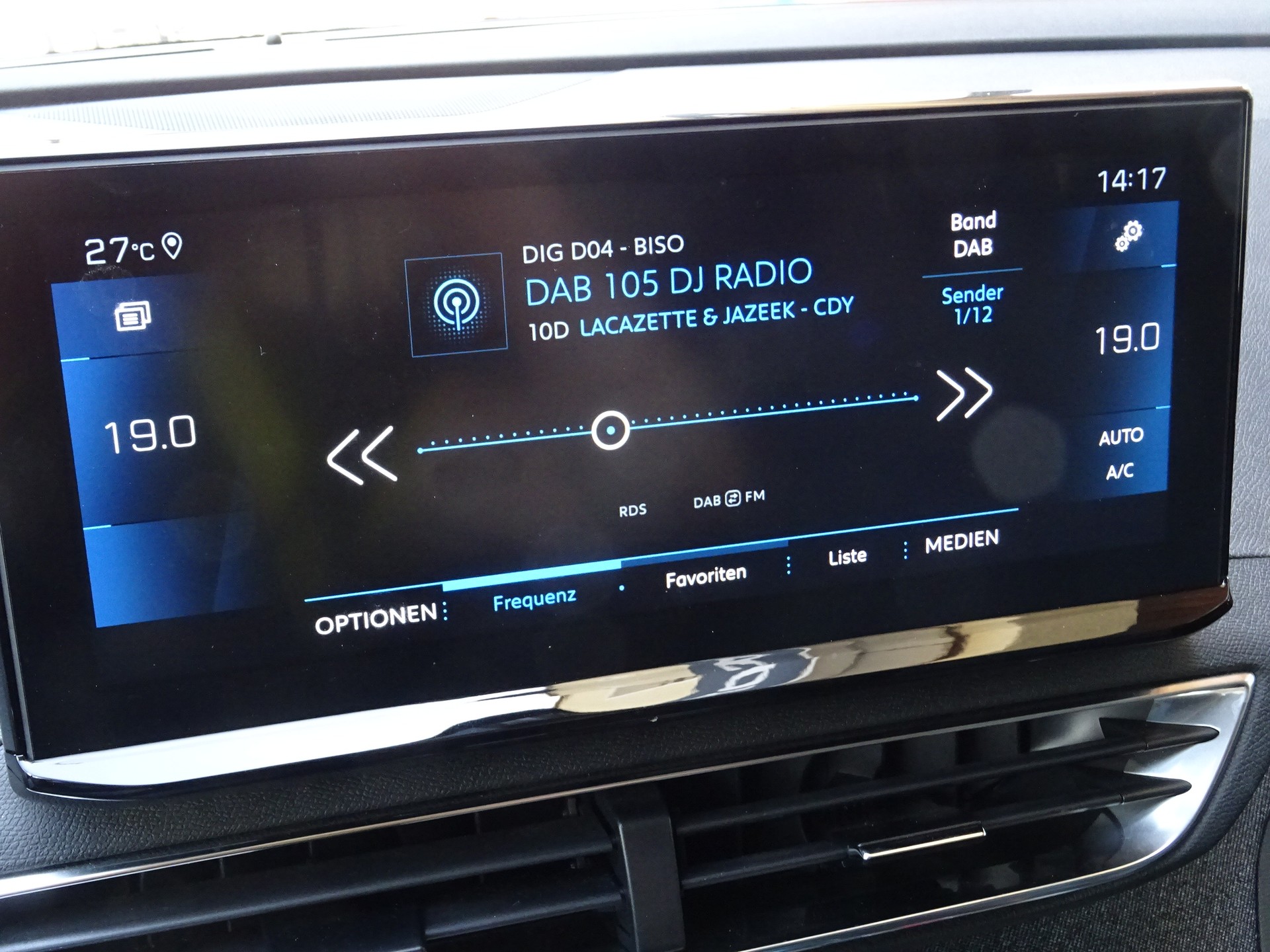 PEUGEOT 5008 1.2 Pure Tech Allure Pack EAT8-image-9