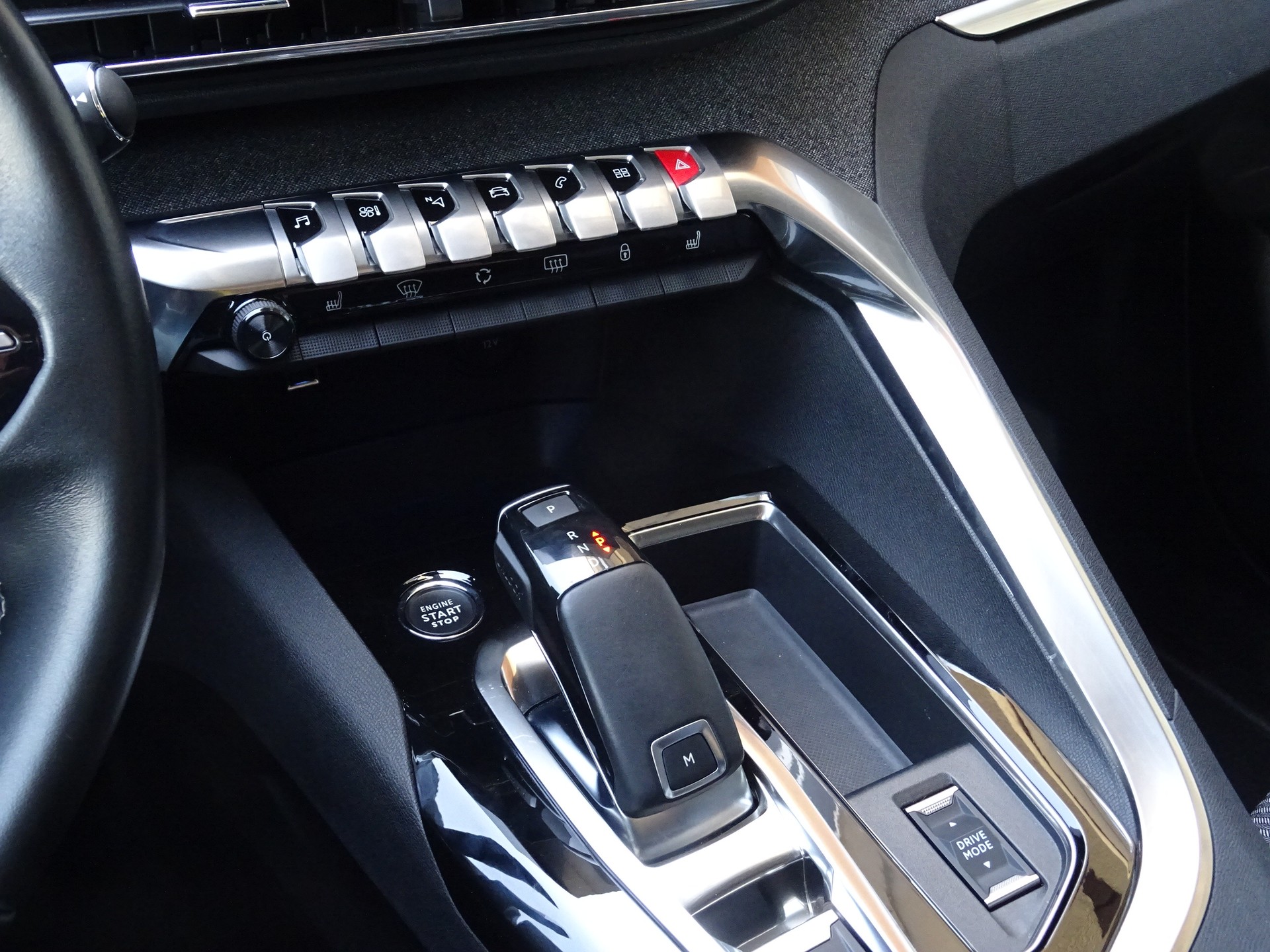 PEUGEOT 5008 1.2 Pure Tech Allure Pack EAT8-image-11