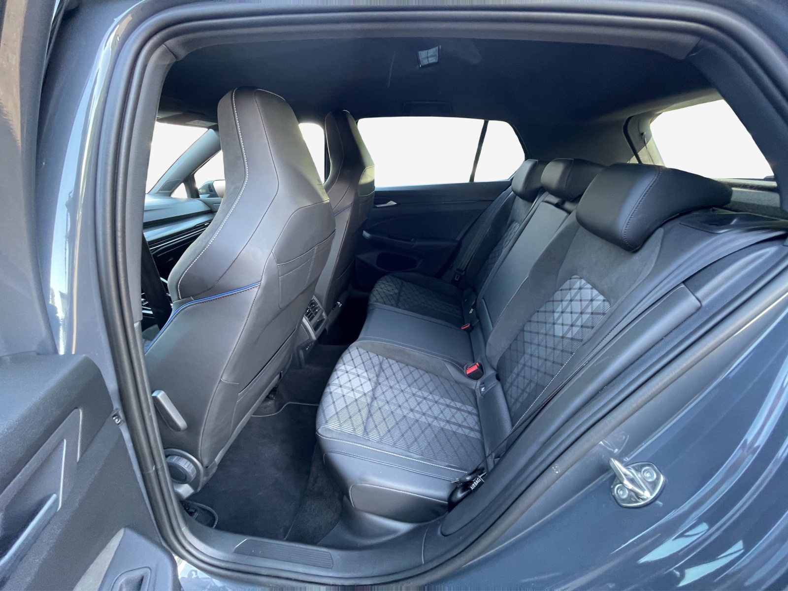 VW Golf 2.0 TSI R-Line DSG 4 Motion-image-11