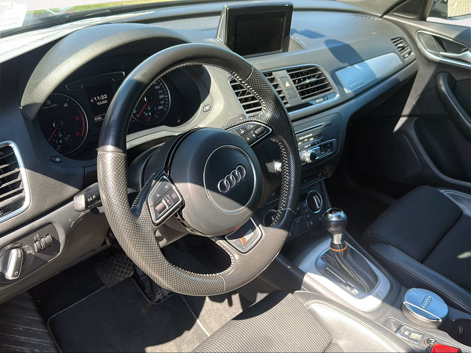 AUDI Q3 2.0 TDI sport quattro S-tronic-image-2