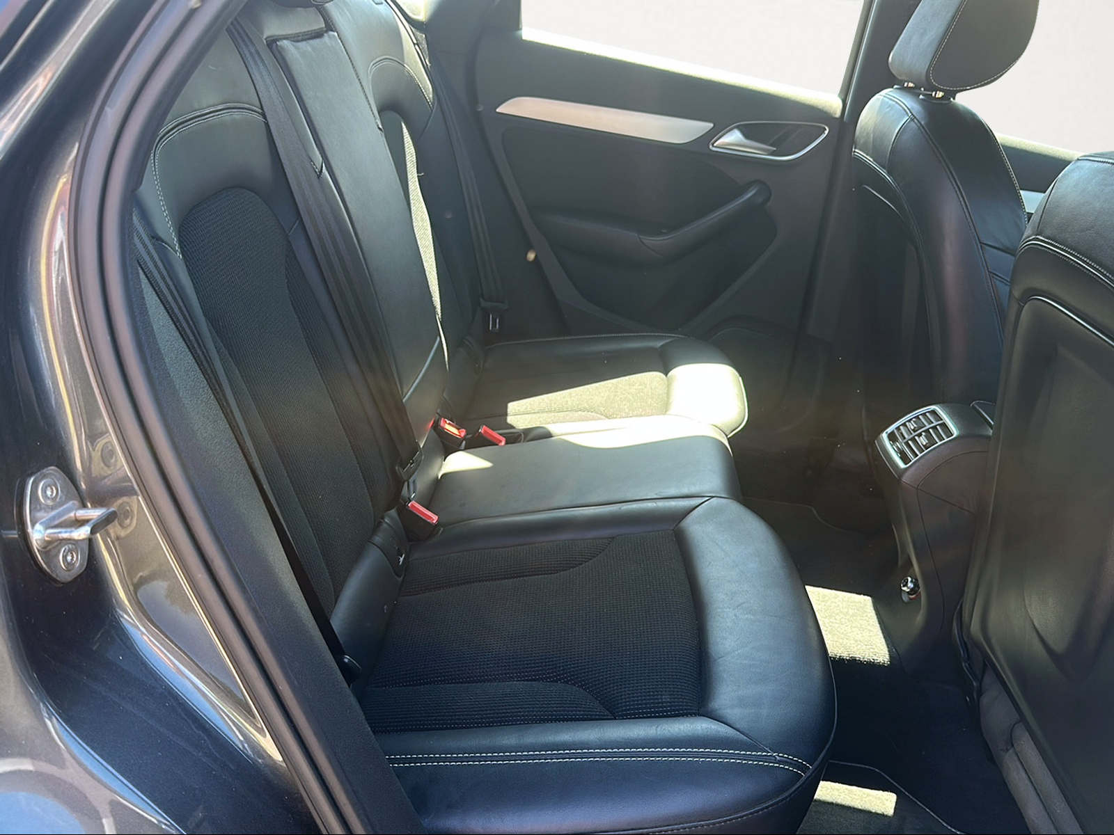 AUDI Q3 2.0 TDI sport quattro S-tronic-image-7