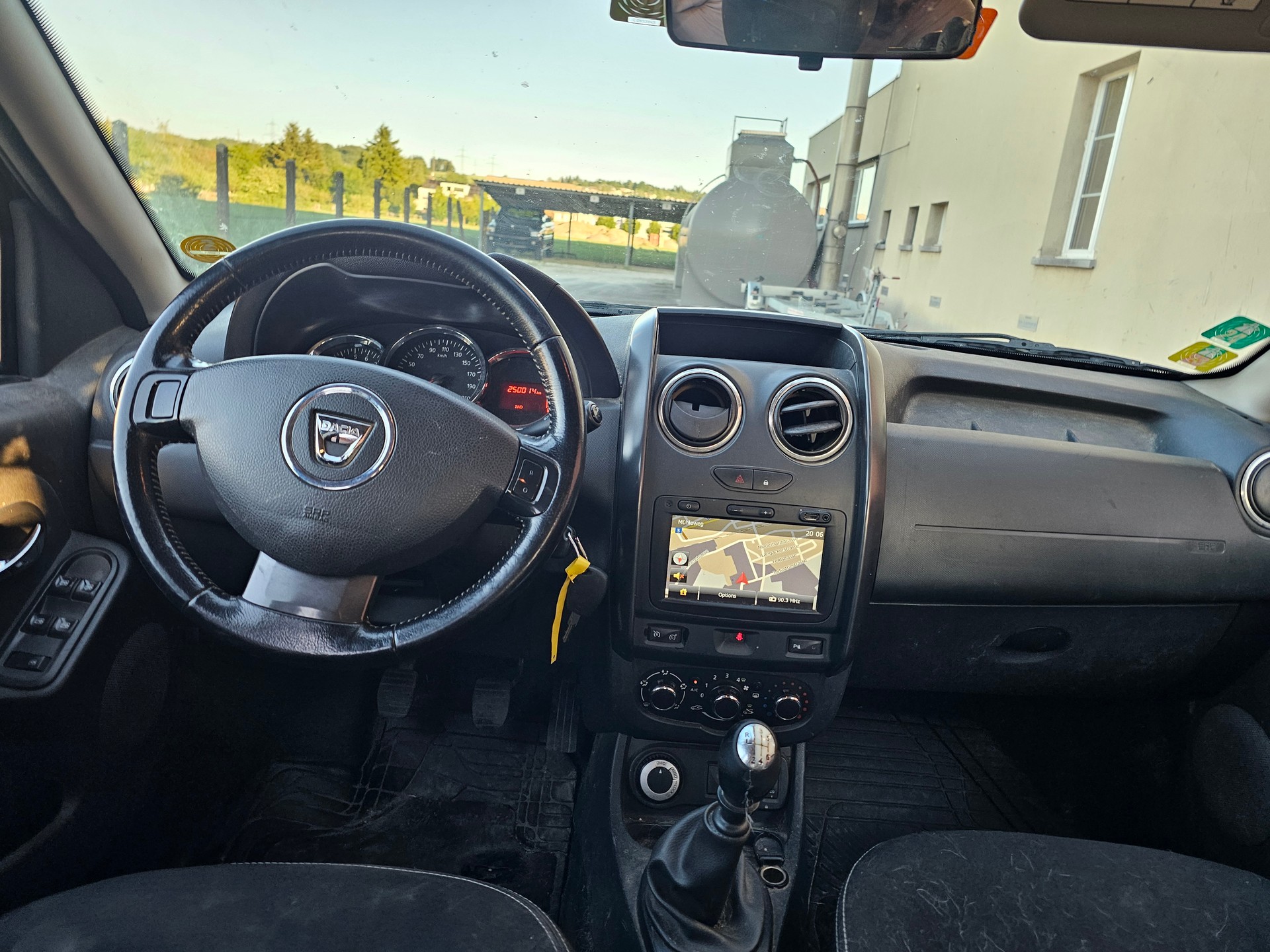 DACIA Duster 1.5 dCi Celebration 4x4-image-8