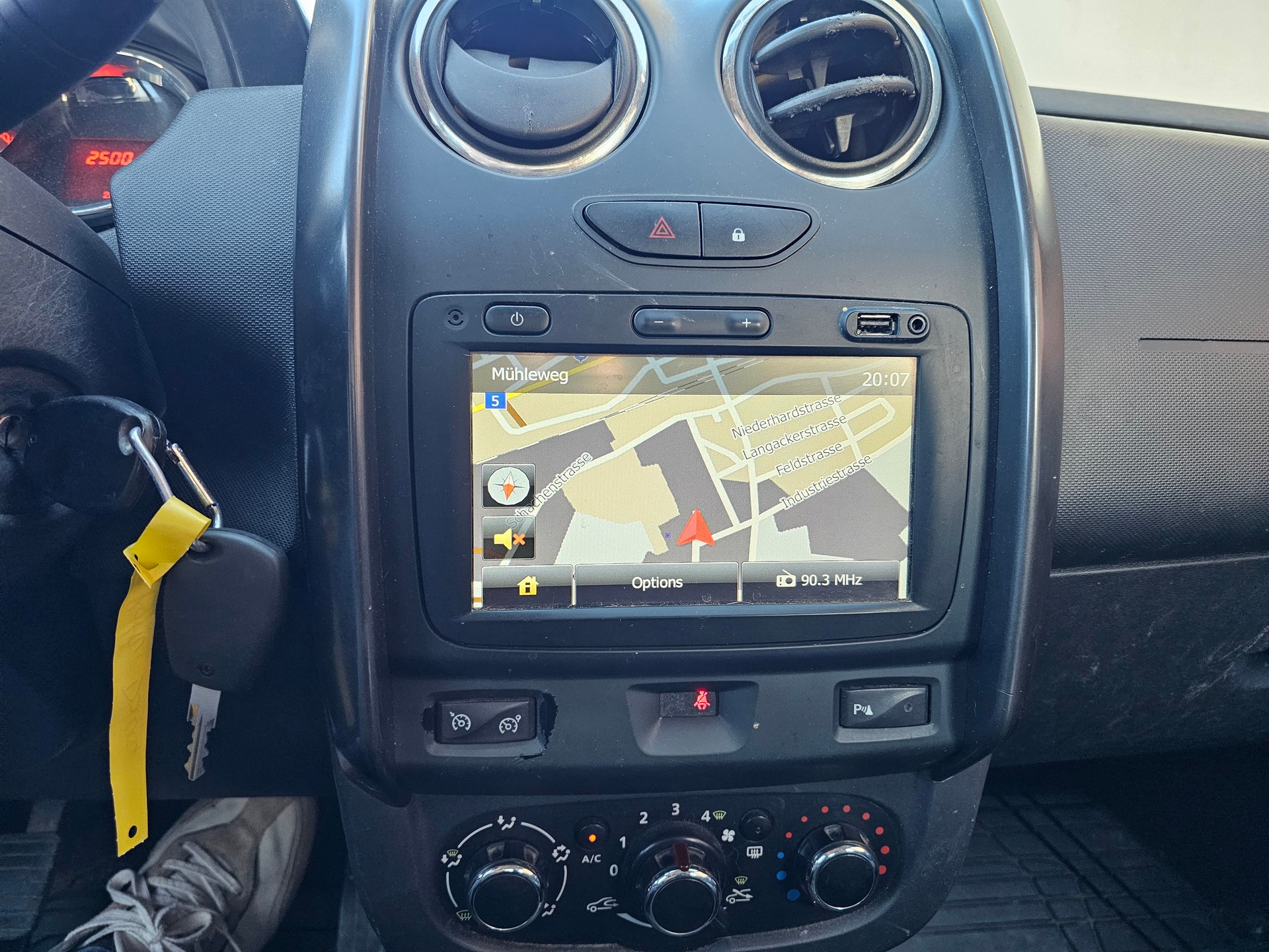 DACIA Duster 1.5 dCi Celebration 4x4-image-13