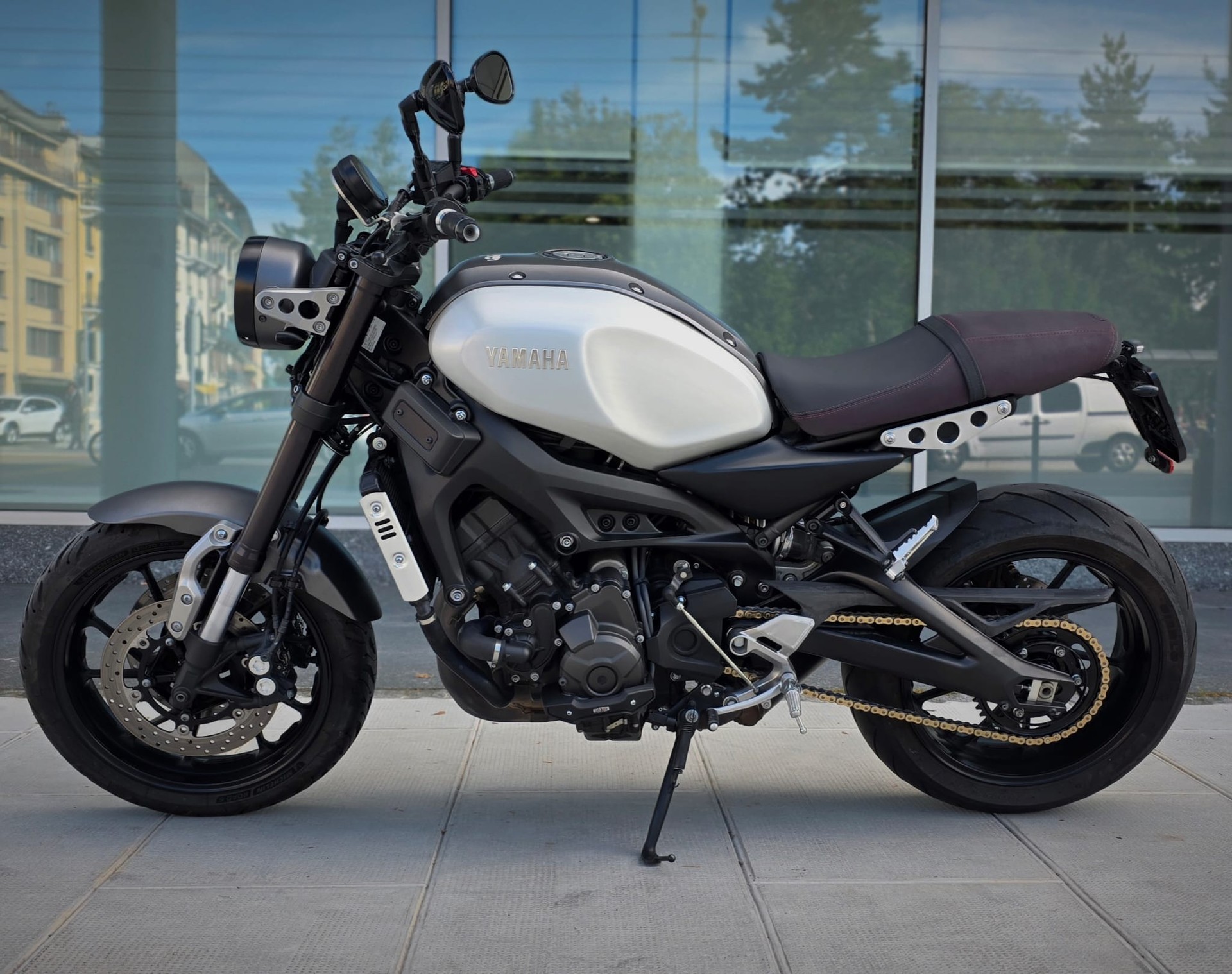 YAMAHA XSR 900-showroom-element-1