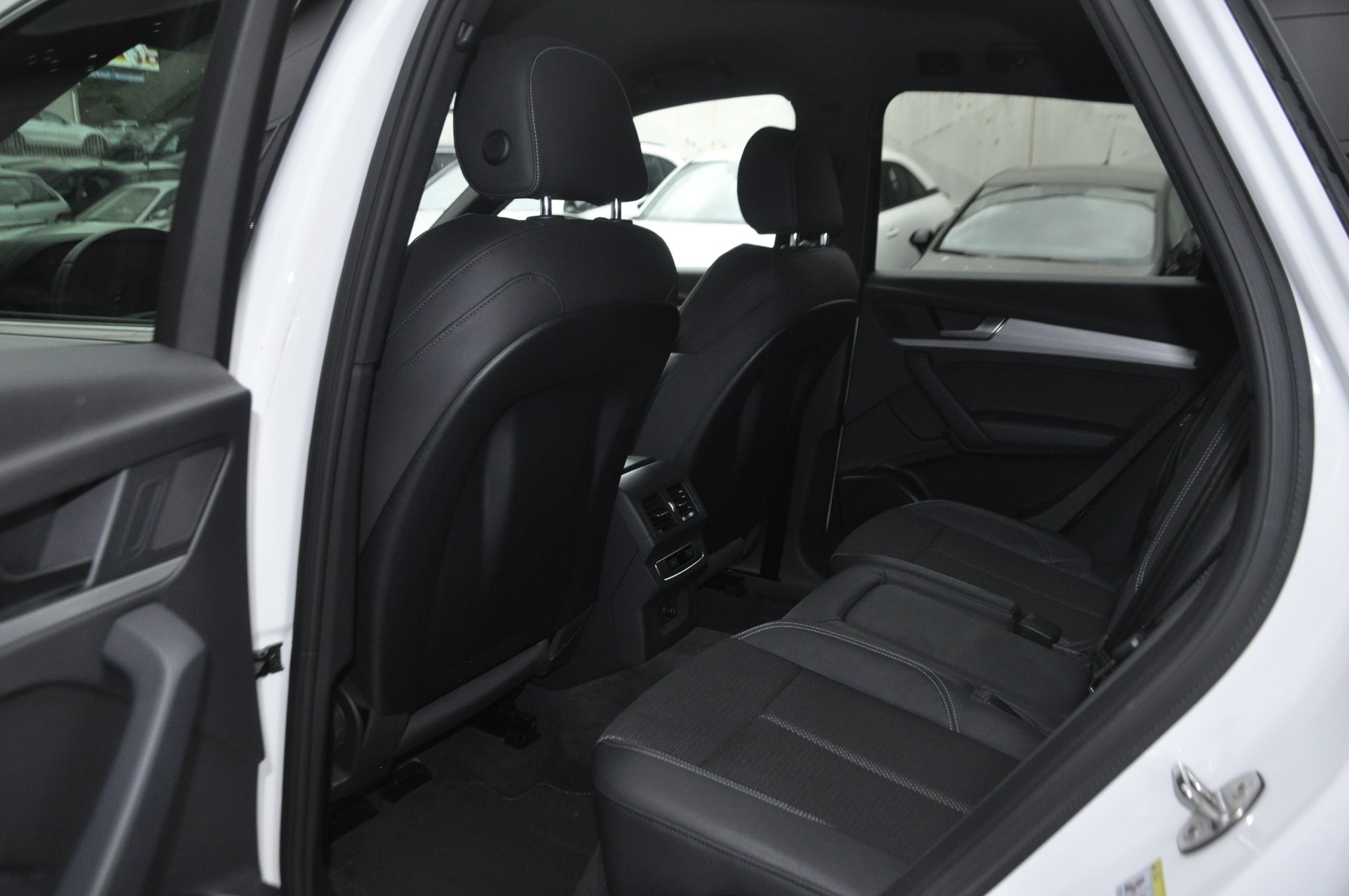 AUDI Q5 55 TFSI e sport quattro S line-image-5