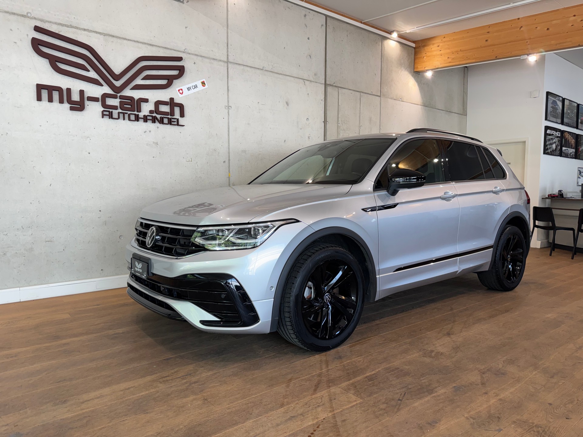 VW Tiguan 2.0TSI R-Line 4Motion DSG || CH-FZG || AHK || HEAD UP || 360°-image-0