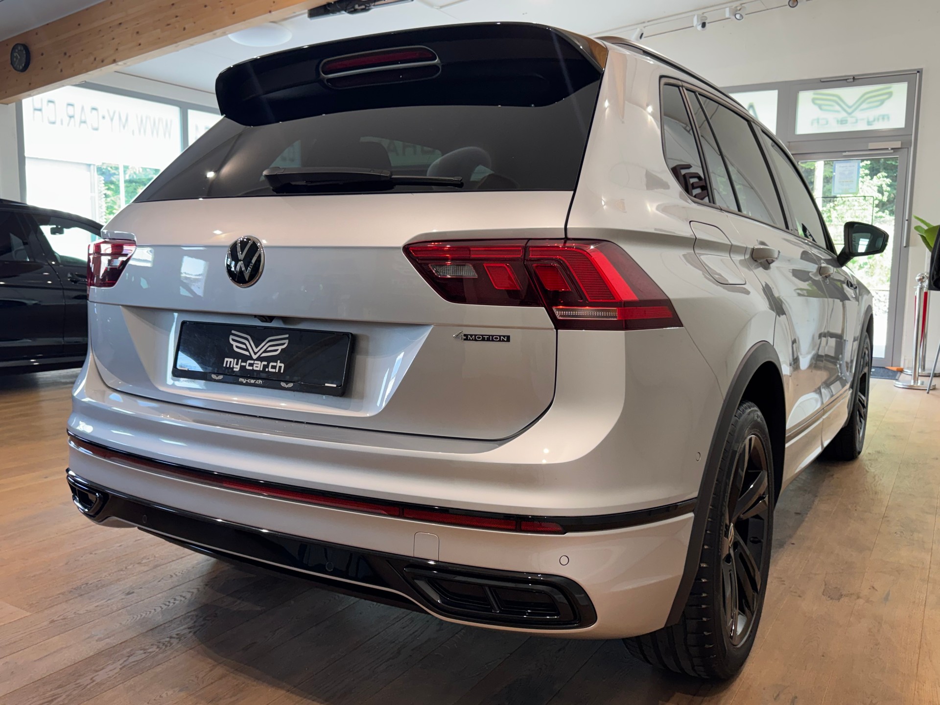 VW Tiguan 2.0TSI R-Line 4Motion DSG || CH-FZG || AHK || HEAD UP || 360°-image-13