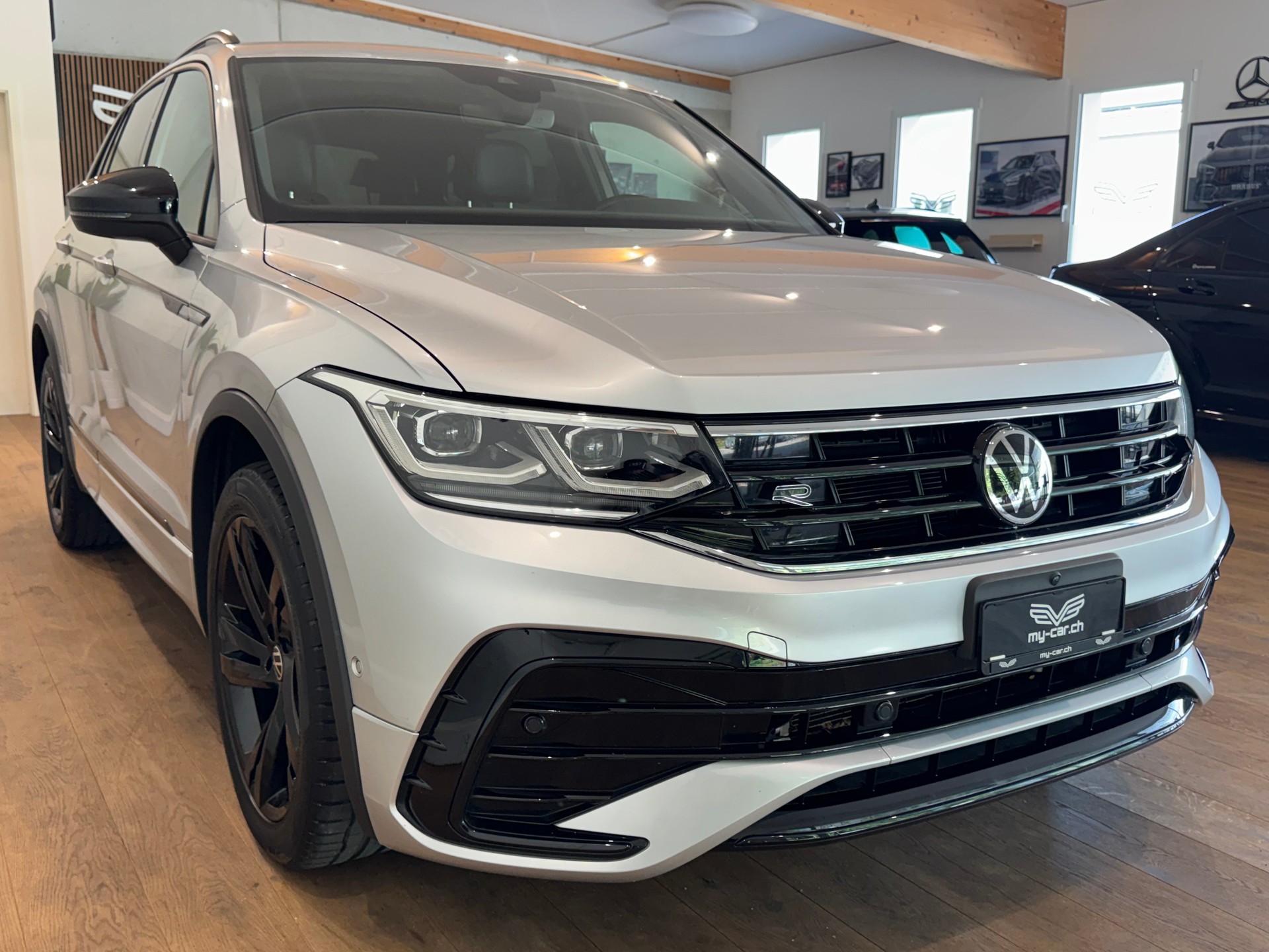 VW Tiguan 2.0TSI R-Line 4Motion DSG || CH-FZG || AHK || HEAD UP || 360°-image-15