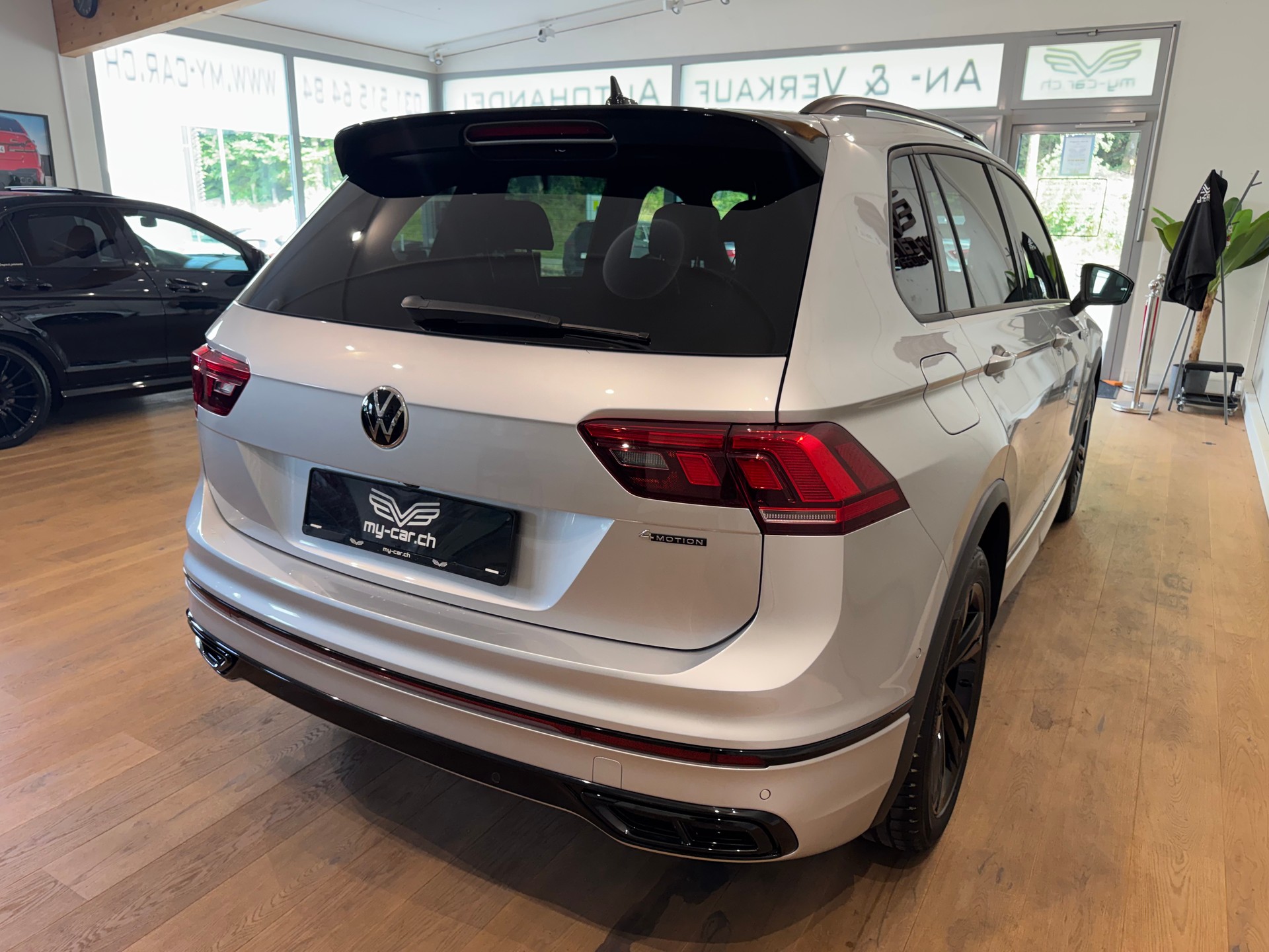 VW Tiguan 2.0TSI R-Line 4Motion DSG || CH-FZG || AHK || HEAD UP || 360°-image-14