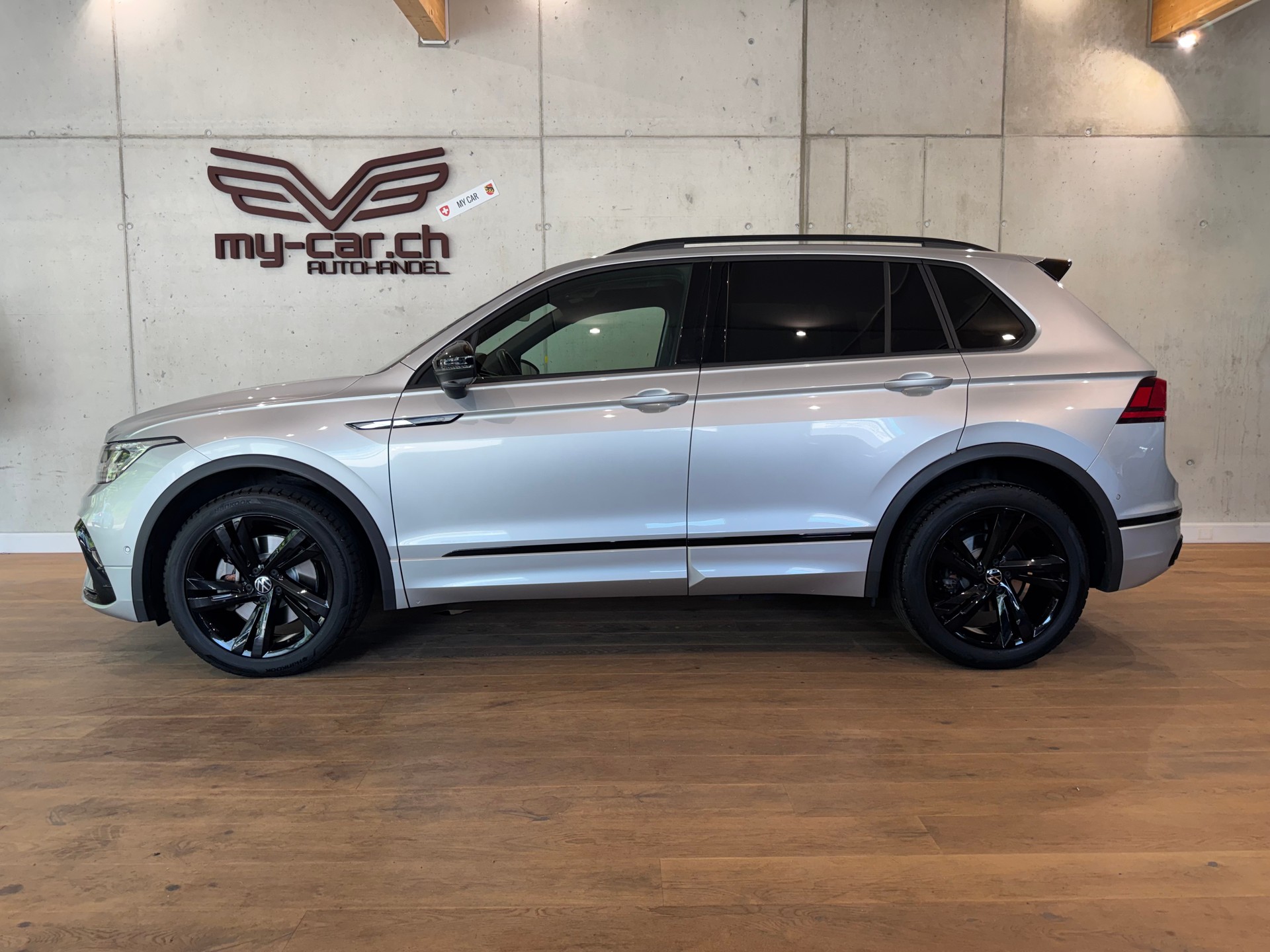VW Tiguan 2.0TSI R-Line 4Motion DSG || CH-FZG || AHK || HEAD UP || 360°-image-4