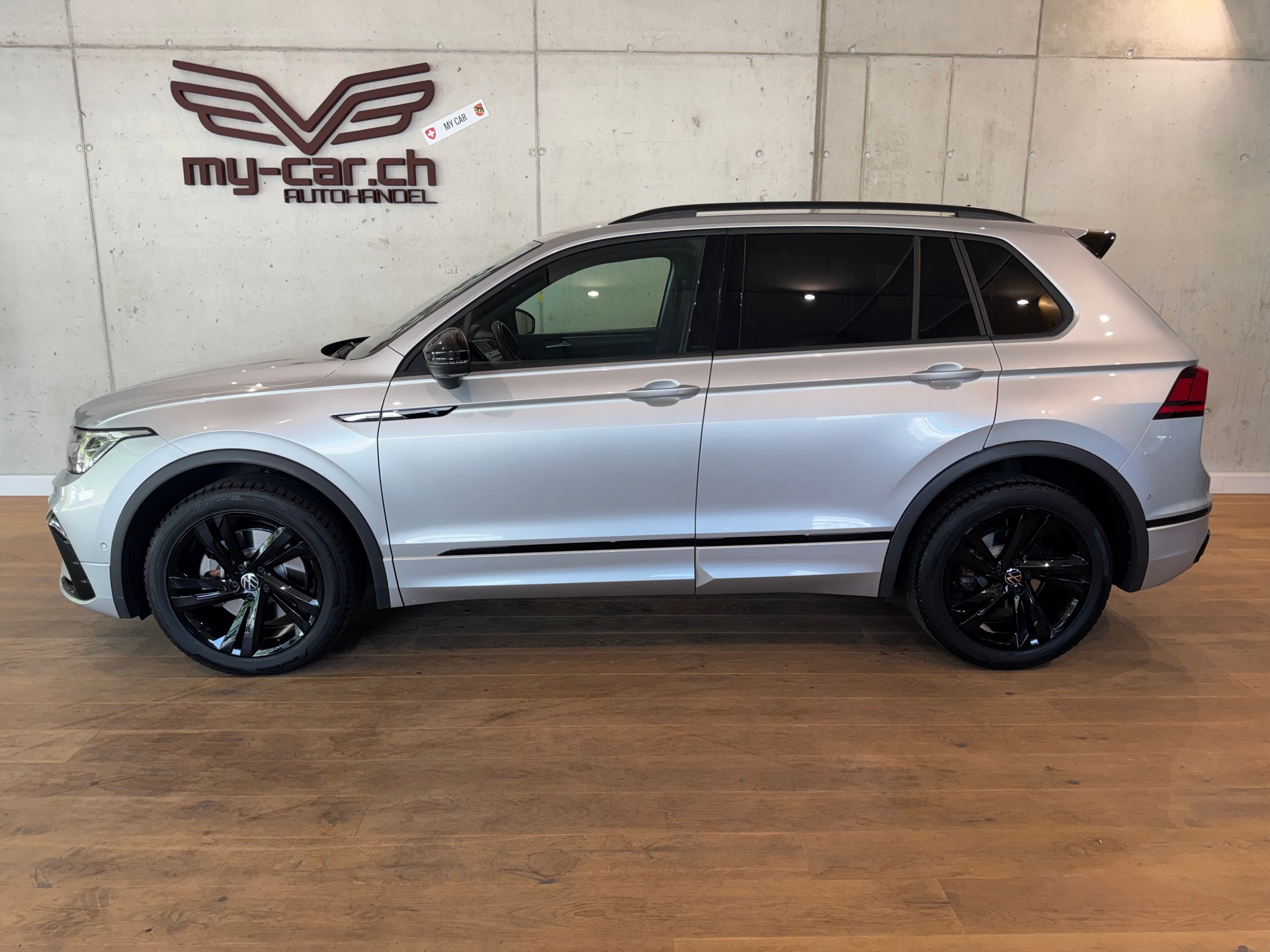 VW Tiguan 2.0TSI R-Line 4Motion DSG || CH-FZG || AHK || HEAD UP || 360°-image-6