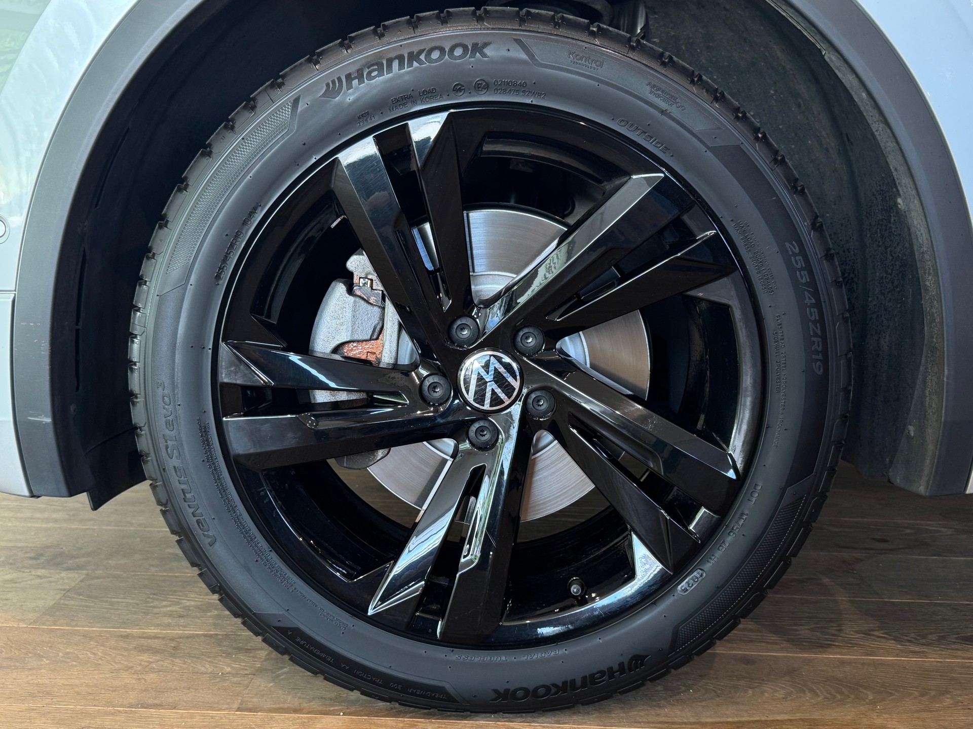 VW Tiguan 2.0TSI R-Line 4Motion DSG || CH-FZG || AHK || HEAD UP || 360°-image-5