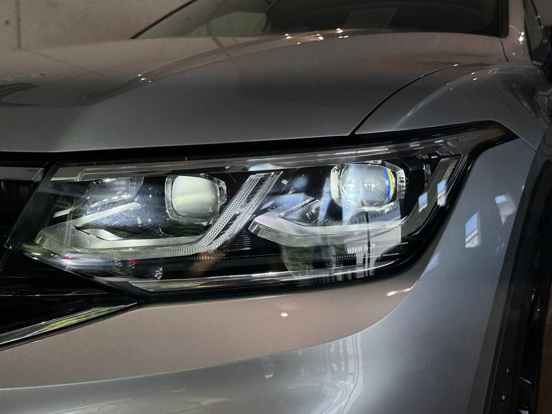 VW Tiguan 2.0TSI R-Line 4Motion DSG || CH-FZG || AHK || HEAD UP || 360°-image-2