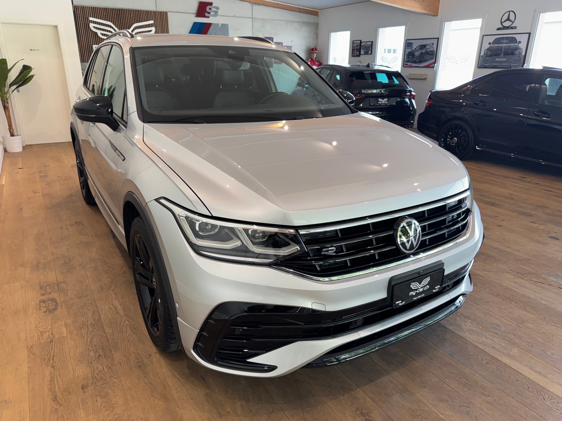 VW Tiguan 2.0TSI R-Line 4Motion DSG || CH-FZG || AHK || HEAD UP || 360°-image-16