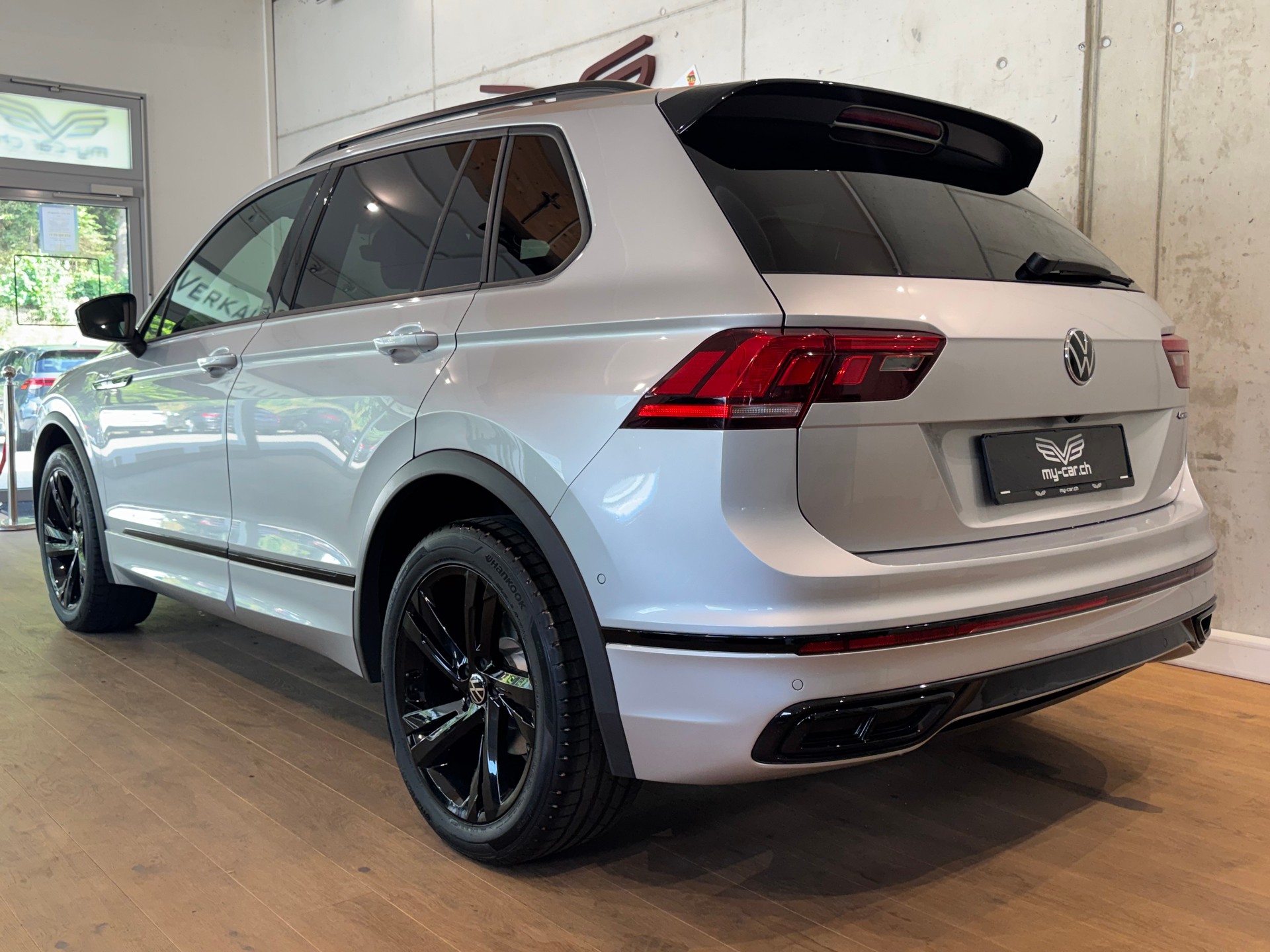 VW Tiguan 2.0TSI R-Line 4Motion DSG || CH-FZG || AHK || HEAD UP || 360°-image-7