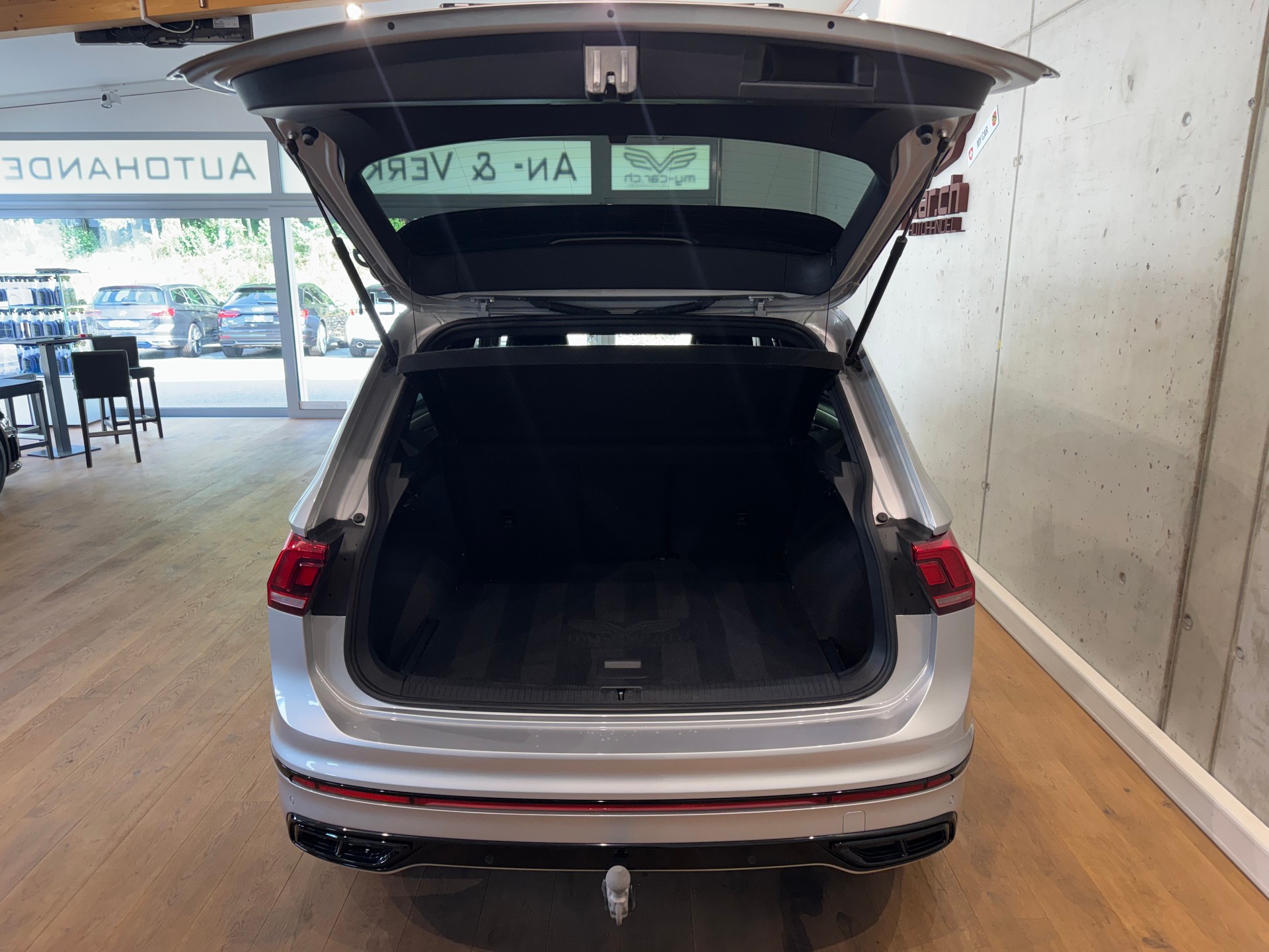VW Tiguan 2.0TSI R-Line 4Motion DSG || CH-FZG || AHK || HEAD UP || 360°-image-11