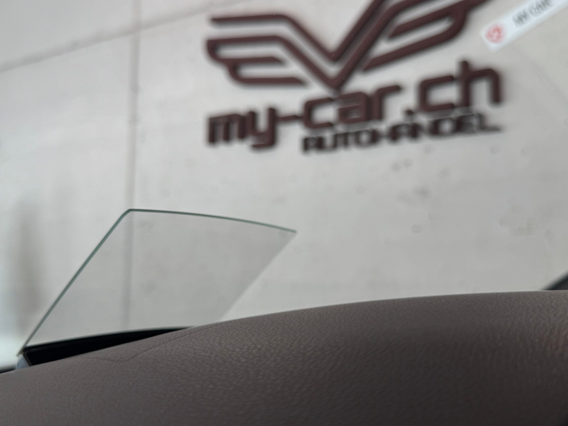 VW Tiguan 2.0TSI R-Line 4Motion DSG || CH-FZG || AHK || HEAD UP || 360°-image-23