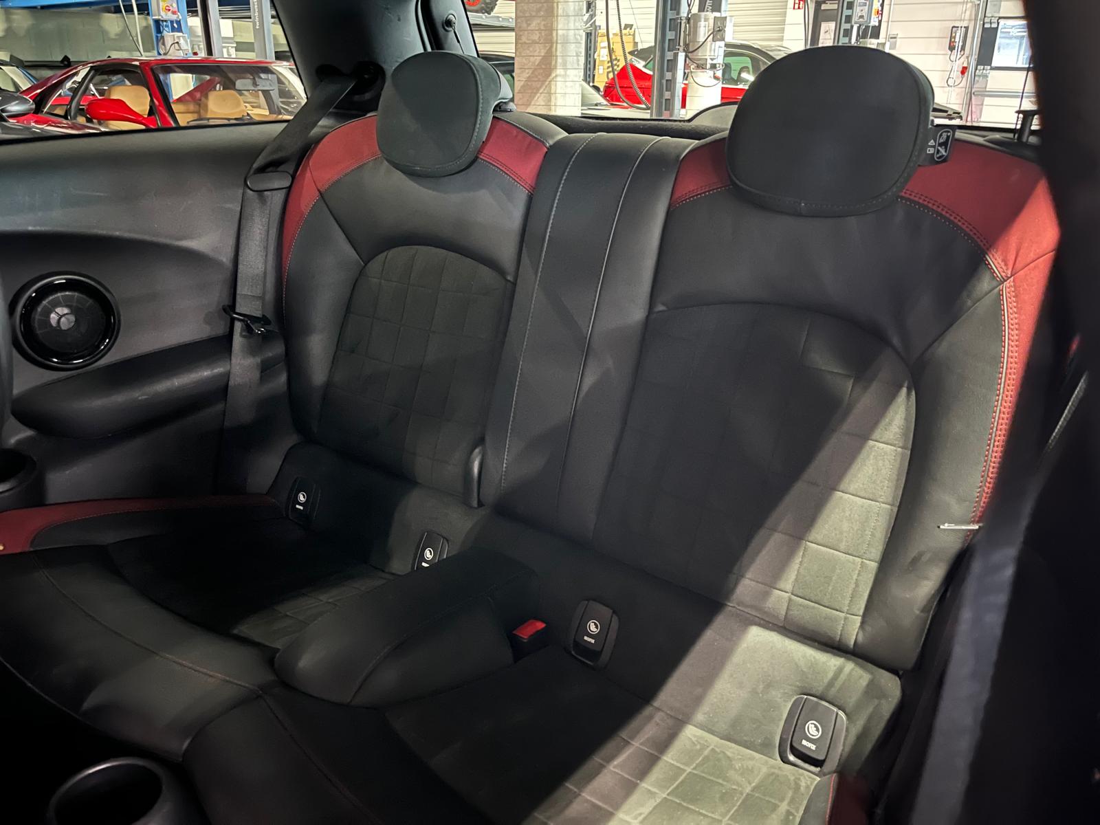 MINI Cooper John Cooper Works Steptronic-image-11