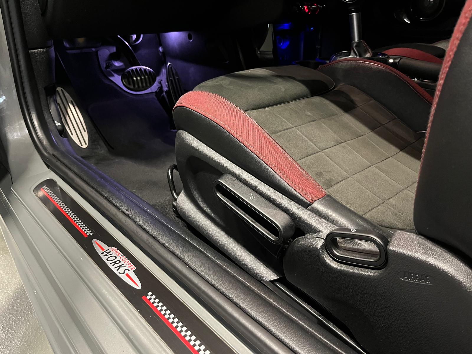 MINI Cooper John Cooper Works Steptronic-image-10