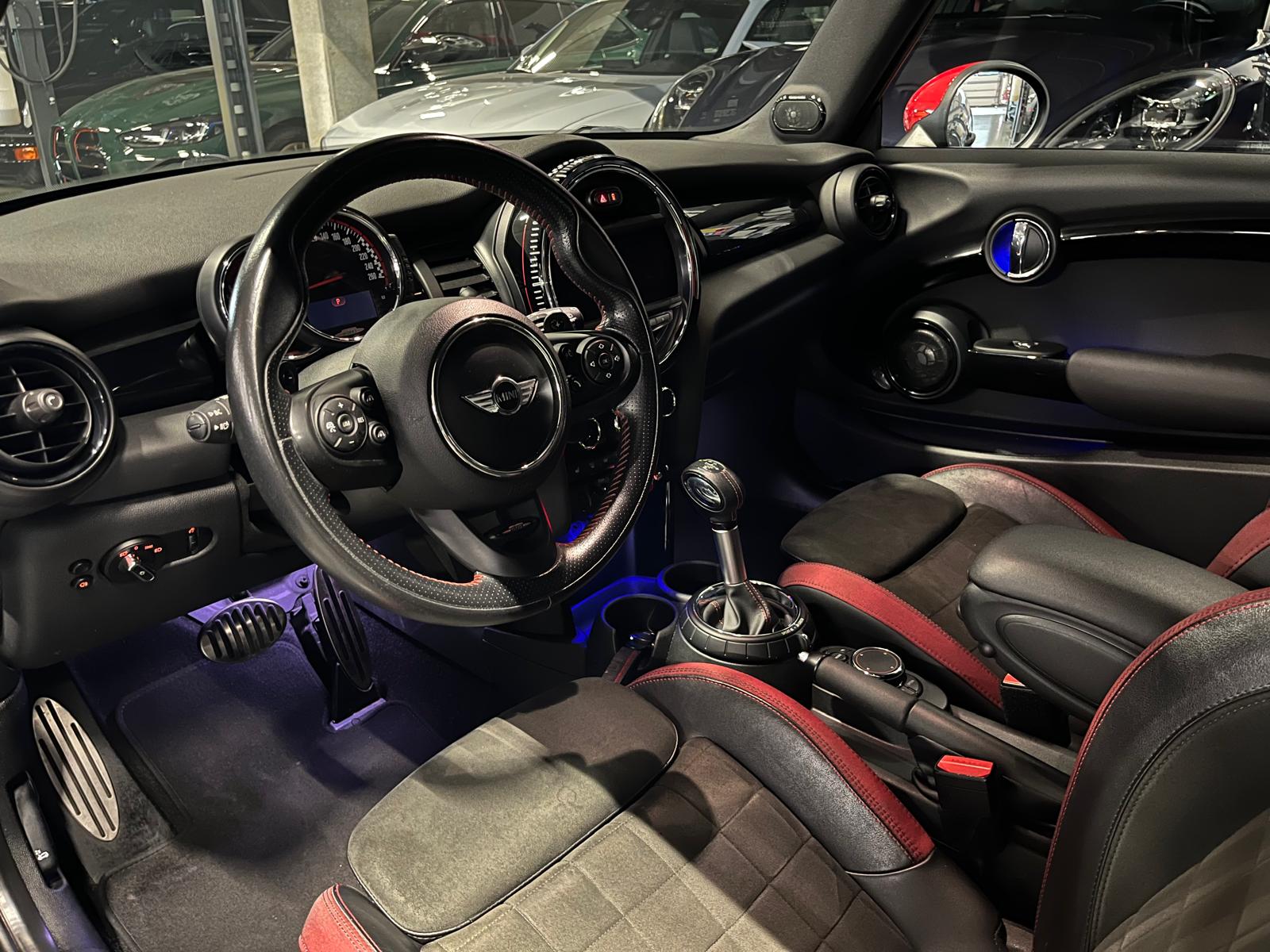 MINI Cooper John Cooper Works Steptronic-image-8