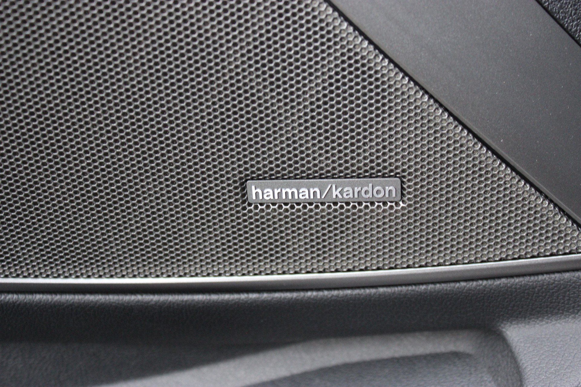 BMW M3 Competition M xDrive *DRAVITGRAU METALLIC*-image-9