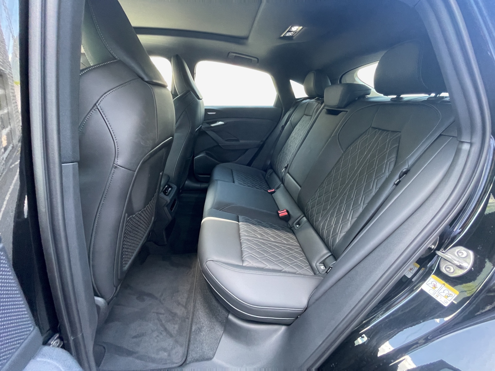 AUDI SQ6 Sportback e-tron quattro-image-11