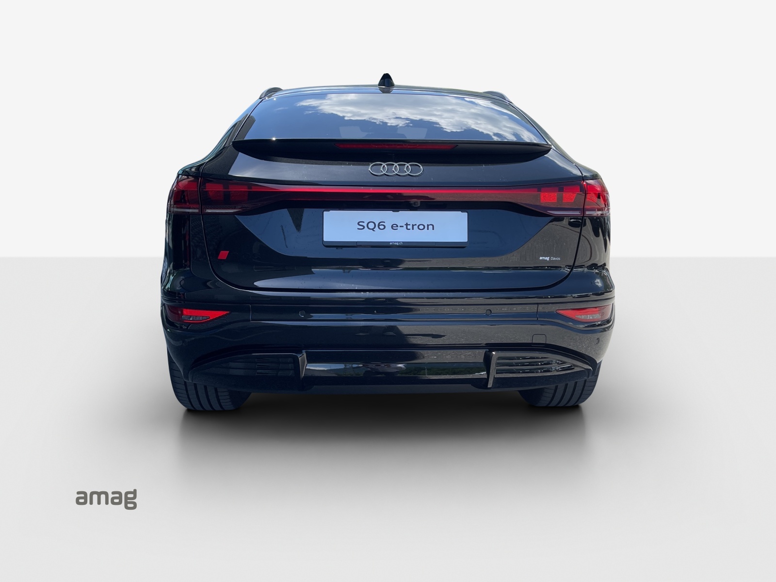 AUDI SQ6 Sportback e-tron quattro-image-3