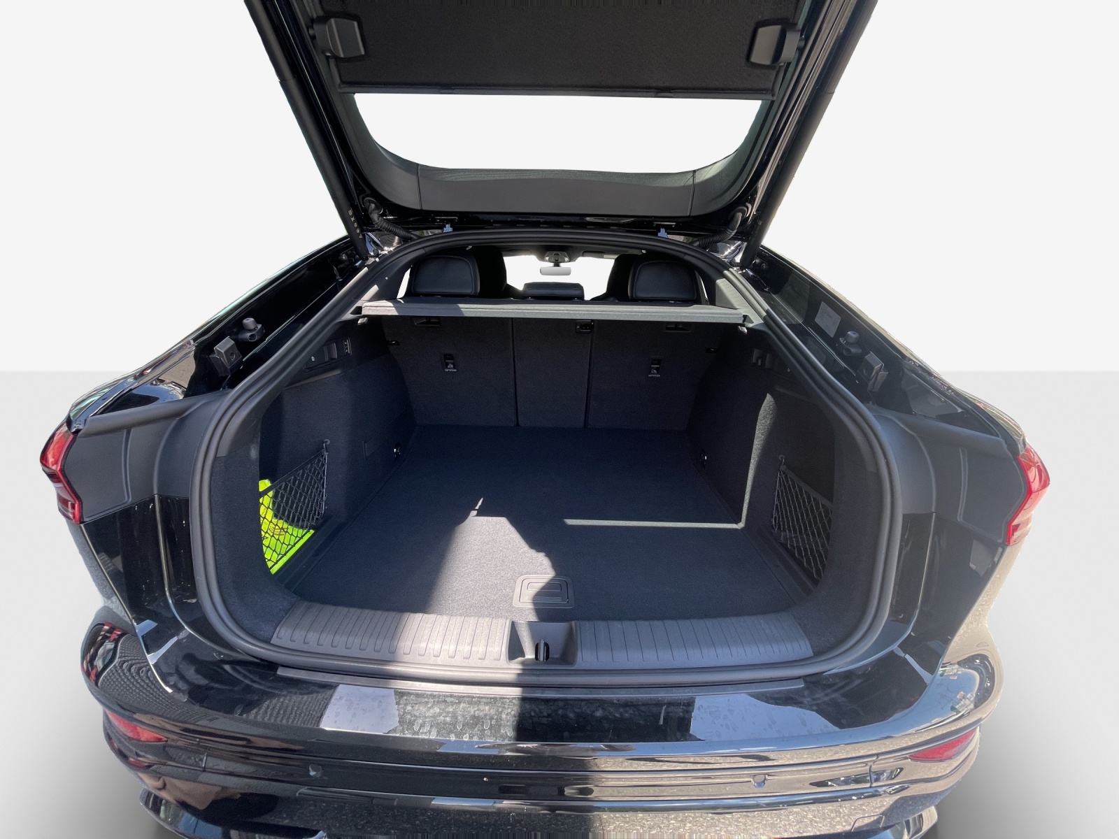 AUDI SQ6 Sportback e-tron quattro-image-12