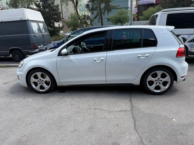 VW Golf 2.0 TSI GTI Team DSG-image-2