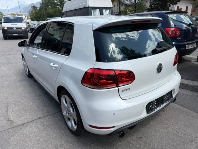 VW Golf 2.0 TSI GTI Team DSG-image-3