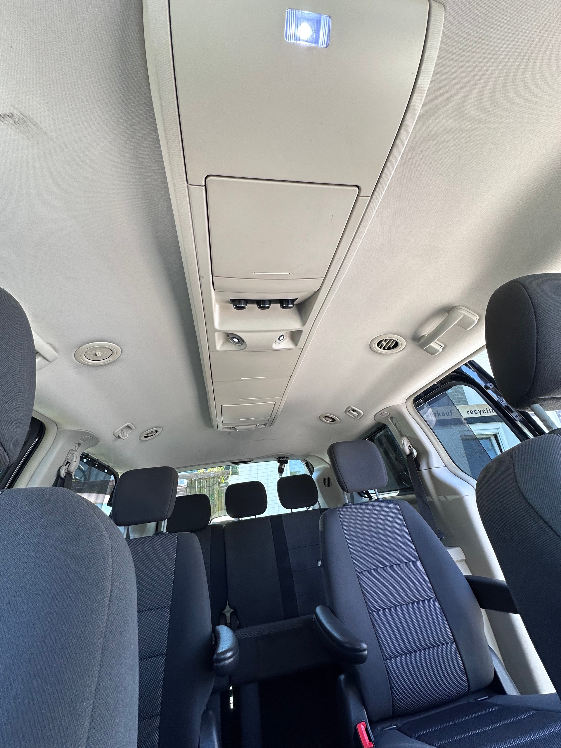 CHRYSLER Grand Voyager 2.8 CRD LX Automatic-image-10