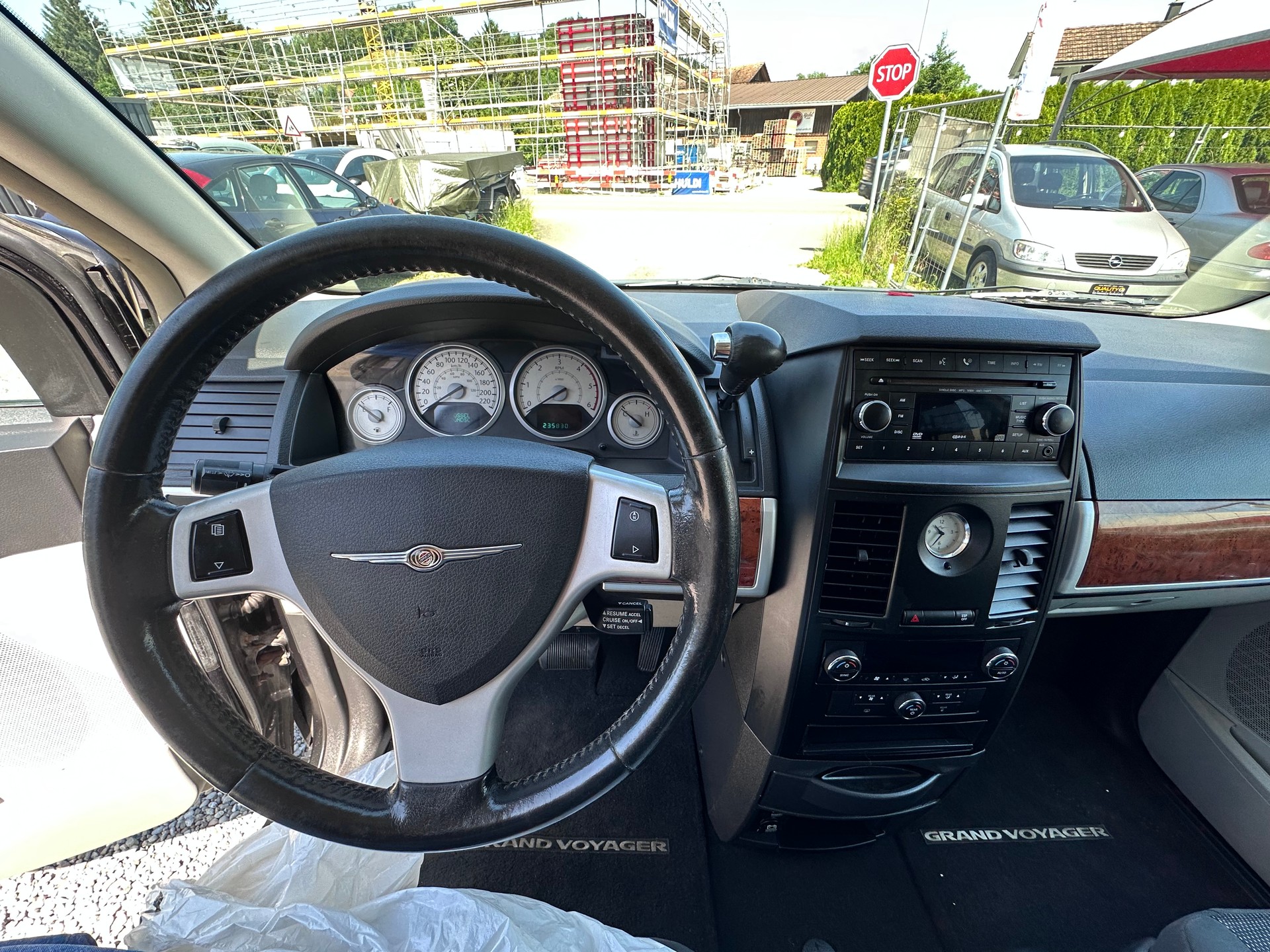 CHRYSLER Grand Voyager 2.8 CRD LX Automatic-image-8