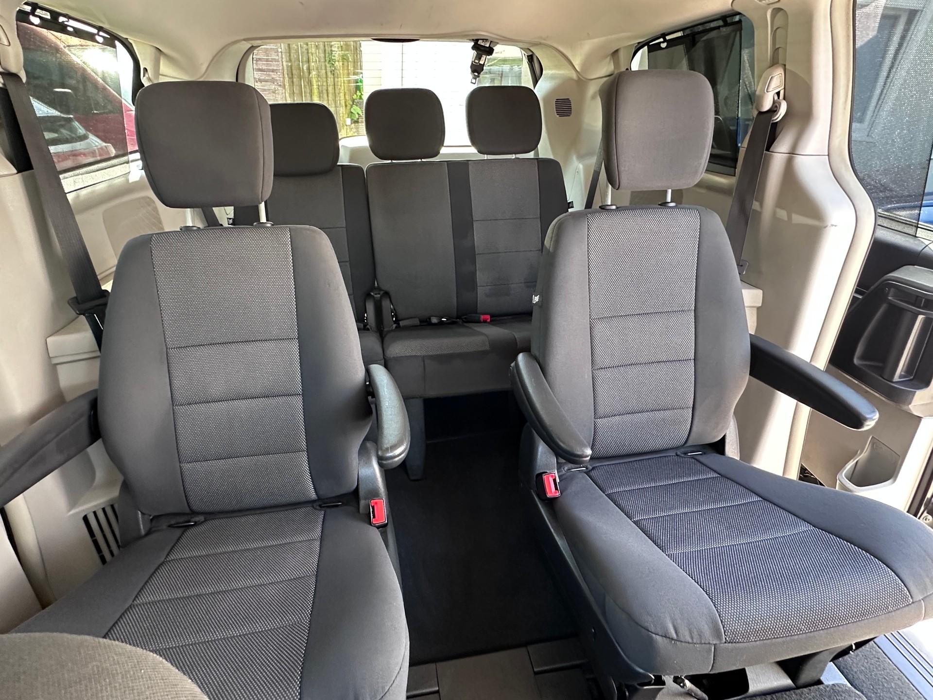 CHRYSLER Grand Voyager 2.8 CRD LX Automatic-image-12