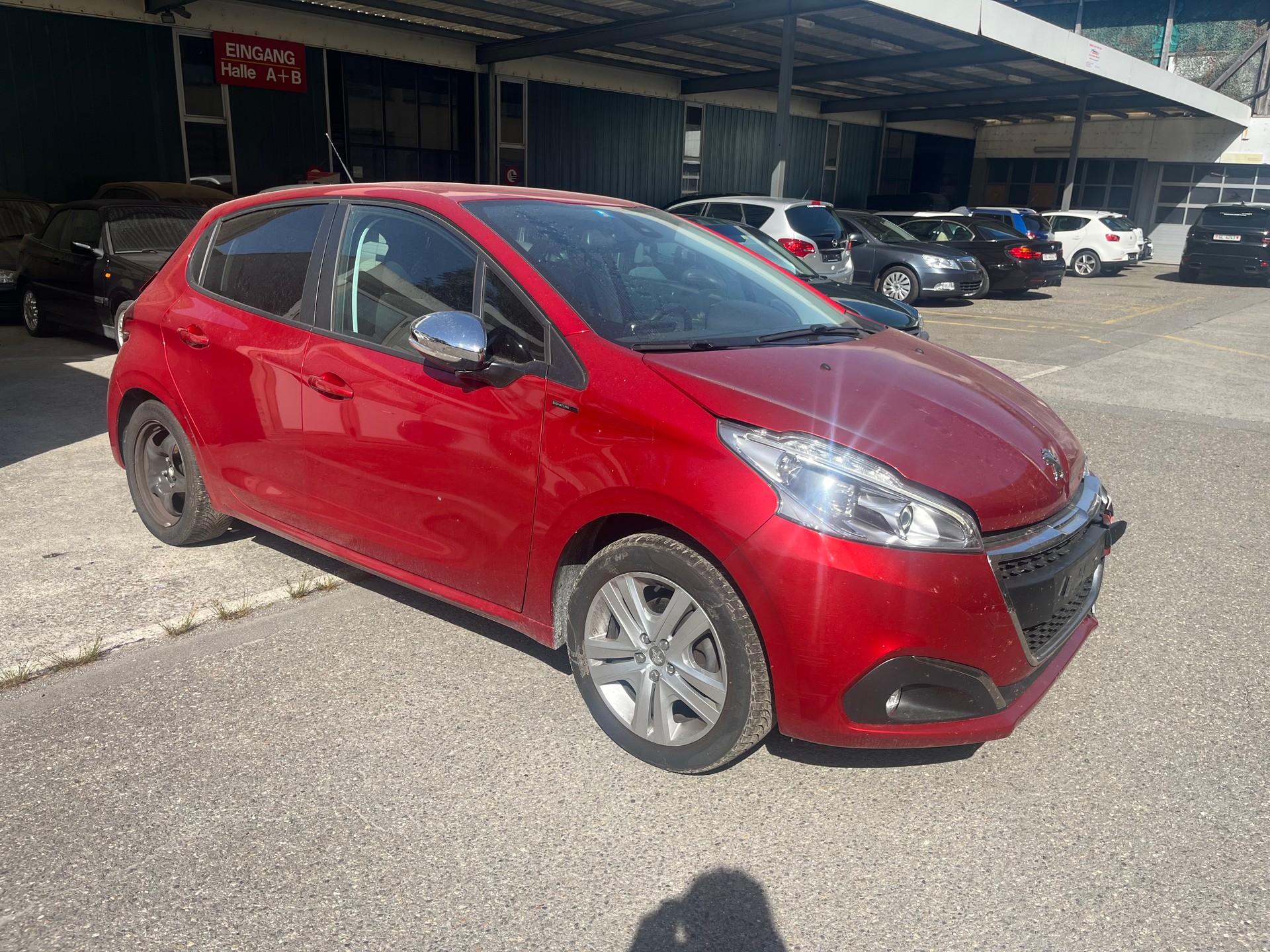 PEUGEOT 208 1.2 PureTech Signature-image-1