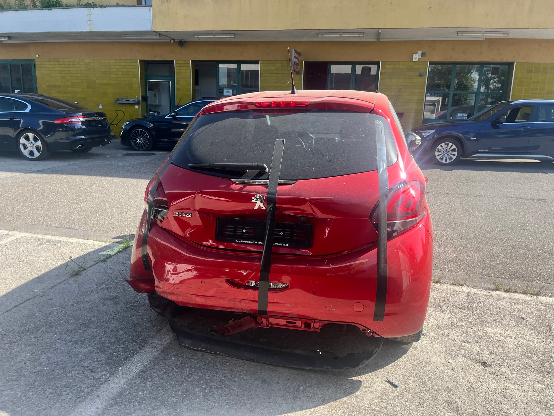 PEUGEOT 208 1.2 PureTech Signature-image-4
