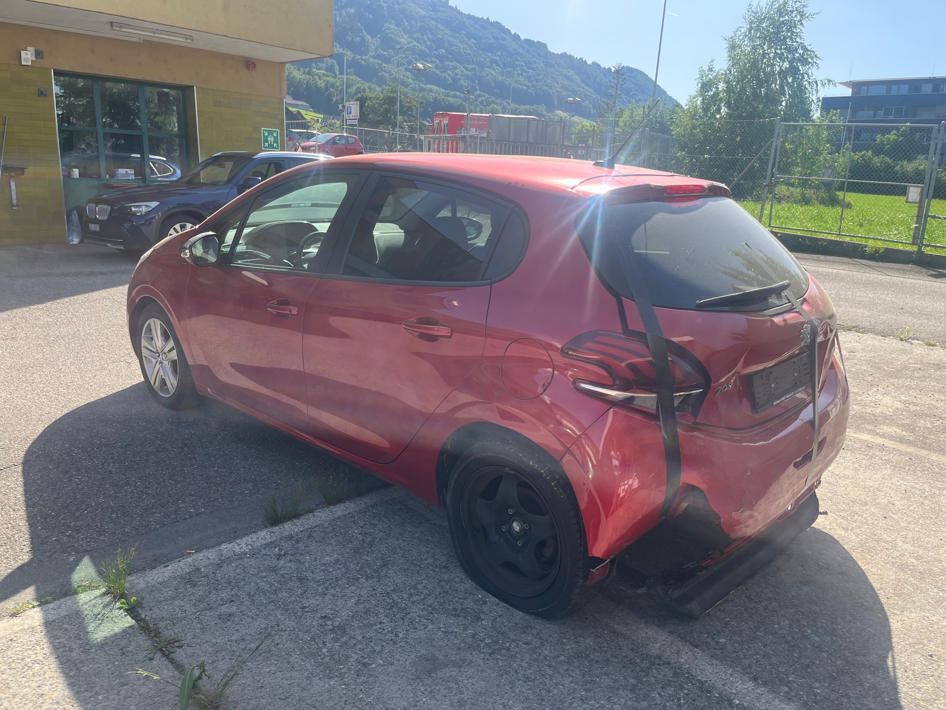 PEUGEOT 208 1.2 PureTech Signature-image-6