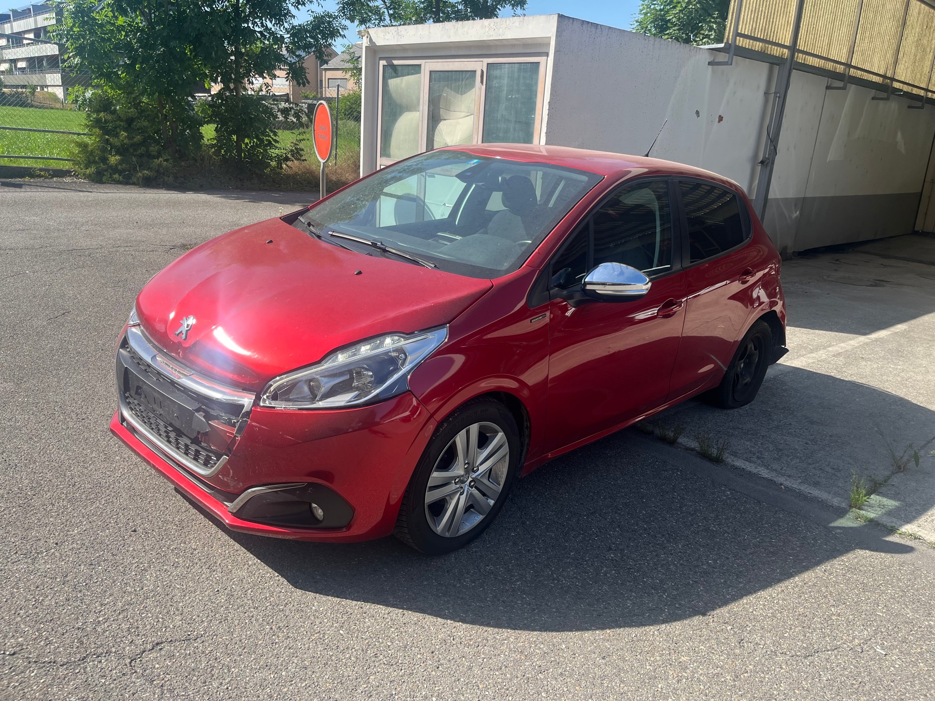 PEUGEOT 208 1.2 PureTech Signature-image-0