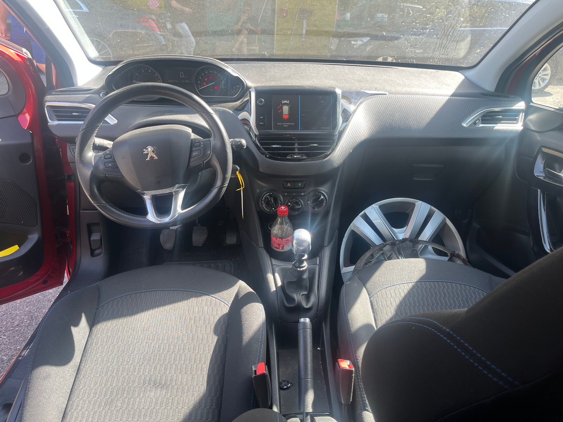 PEUGEOT 208 1.2 PureTech Signature-image-7