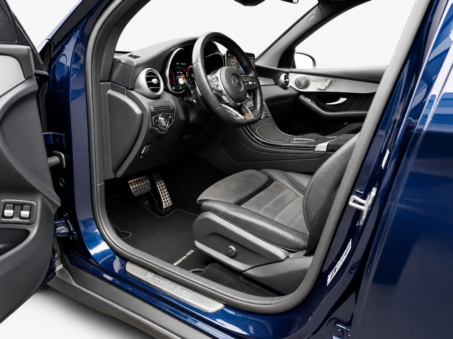 MERCEDES-BENZ GLC 300 e AMG Line 4m CH FAHRZEUG-image-7