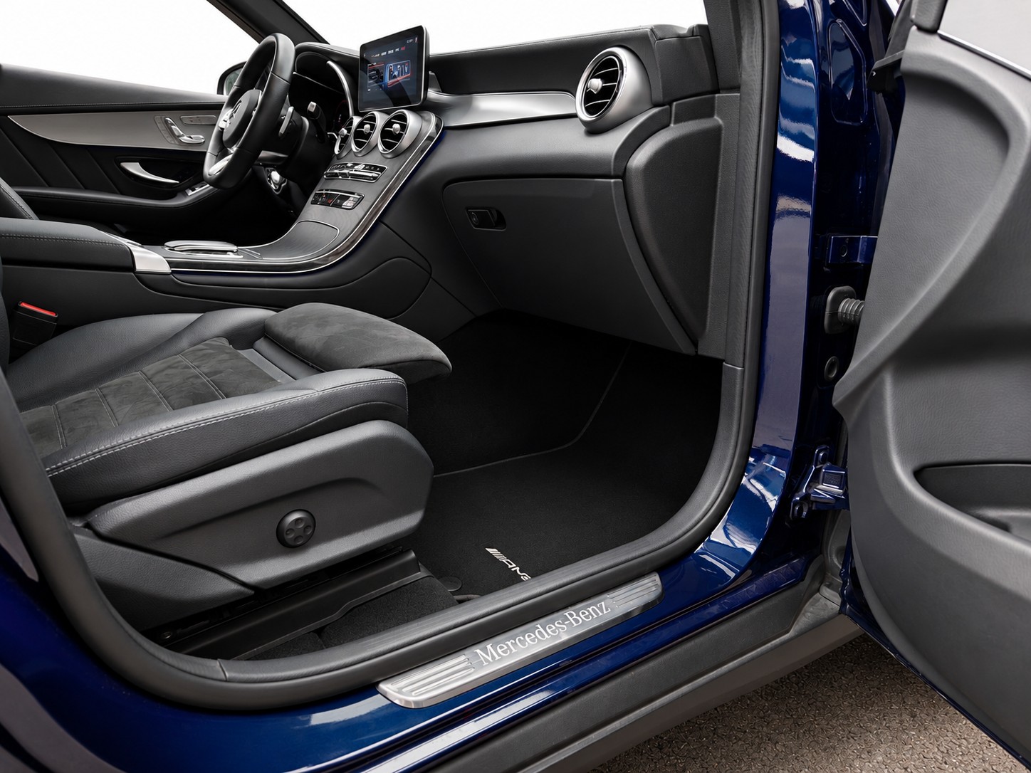 MERCEDES-BENZ GLC 300 e AMG Line 4m CH FAHRZEUG-image-10