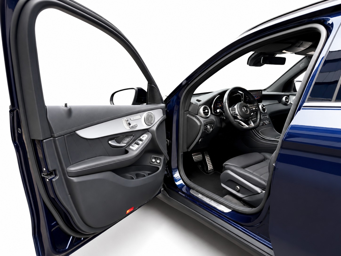 MERCEDES-BENZ GLC 300 e AMG Line 4m CH FAHRZEUG-image-6